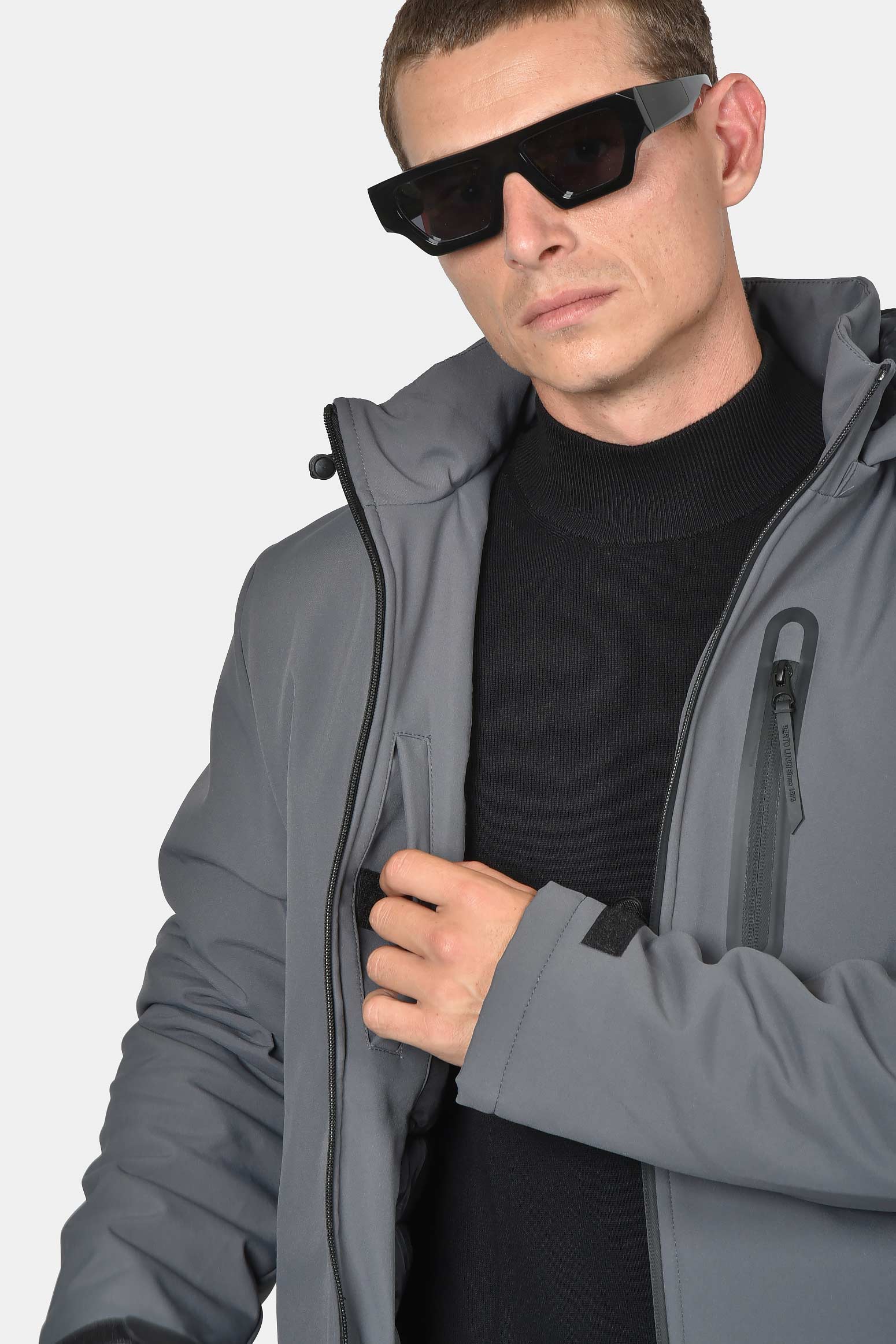 ανδρικό-μπουφάν-normal-fit-με-κουκούλα-και-φερμουάρ