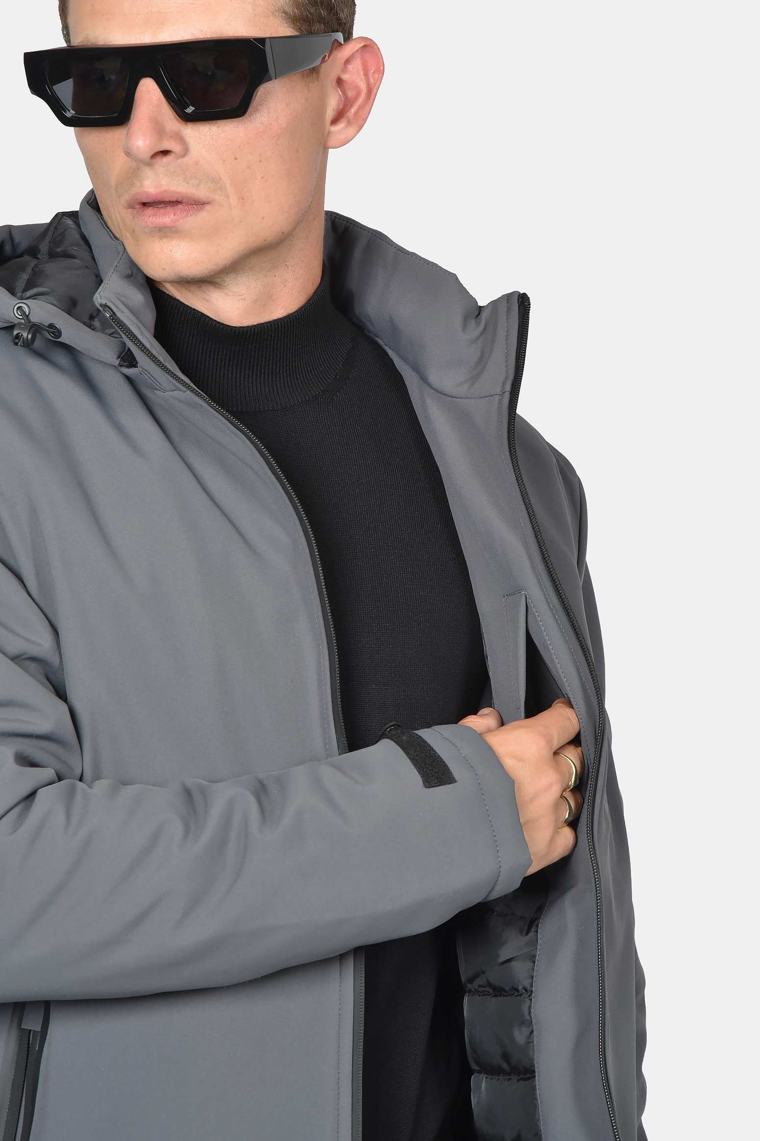 ανδρικό-μπουφάν-normal-fit-με-κουκούλα-και-φερμουάρ