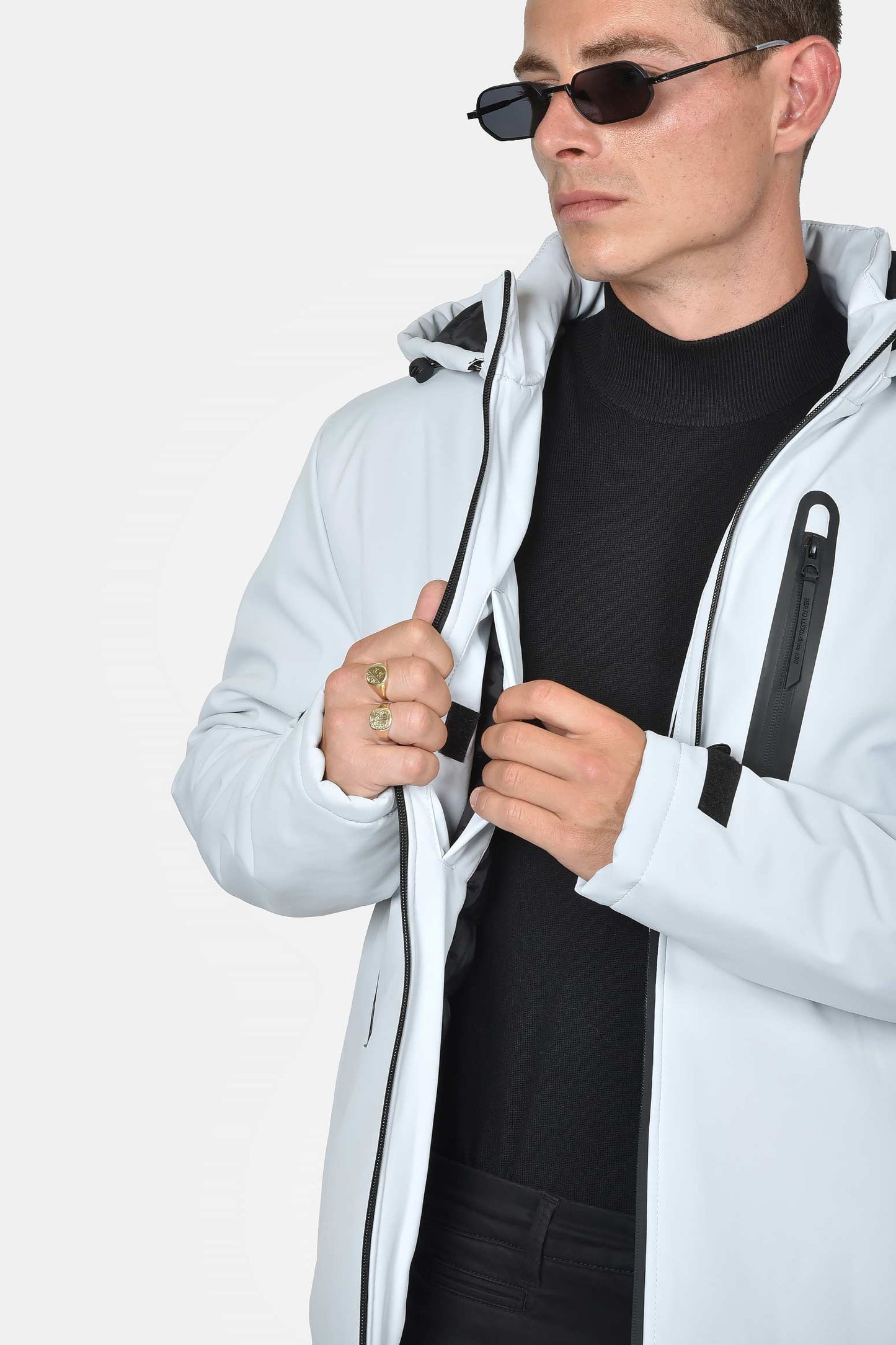 ανδρικό-μπουφάν-normal-fit-με-κουκούλα-και-φερμουάρ