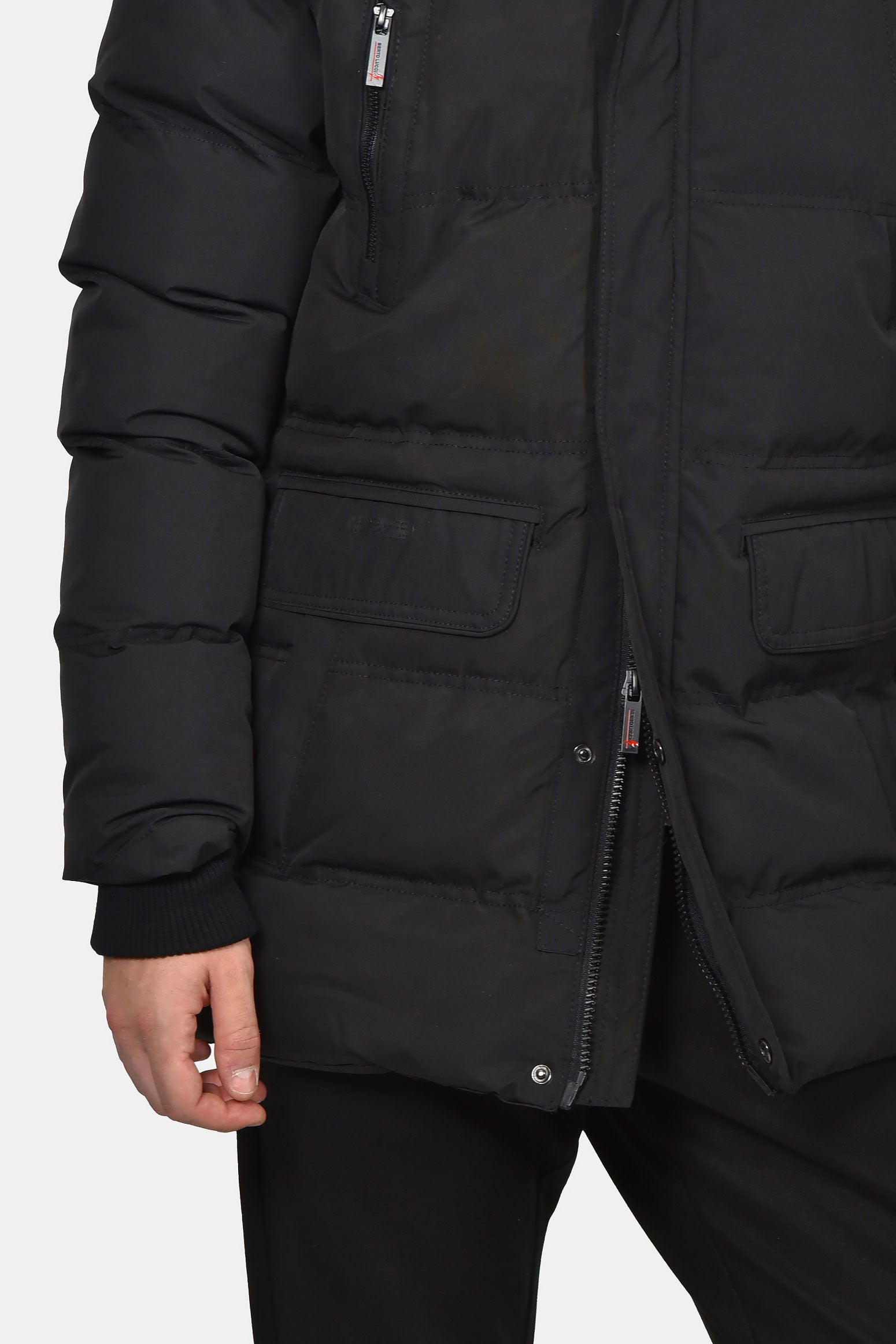 ανδρικό-μακρύ-καπιτονέ-μπουφάν-normal-fit-με-κουκούλα-και-πολλαπλές-τσέπες