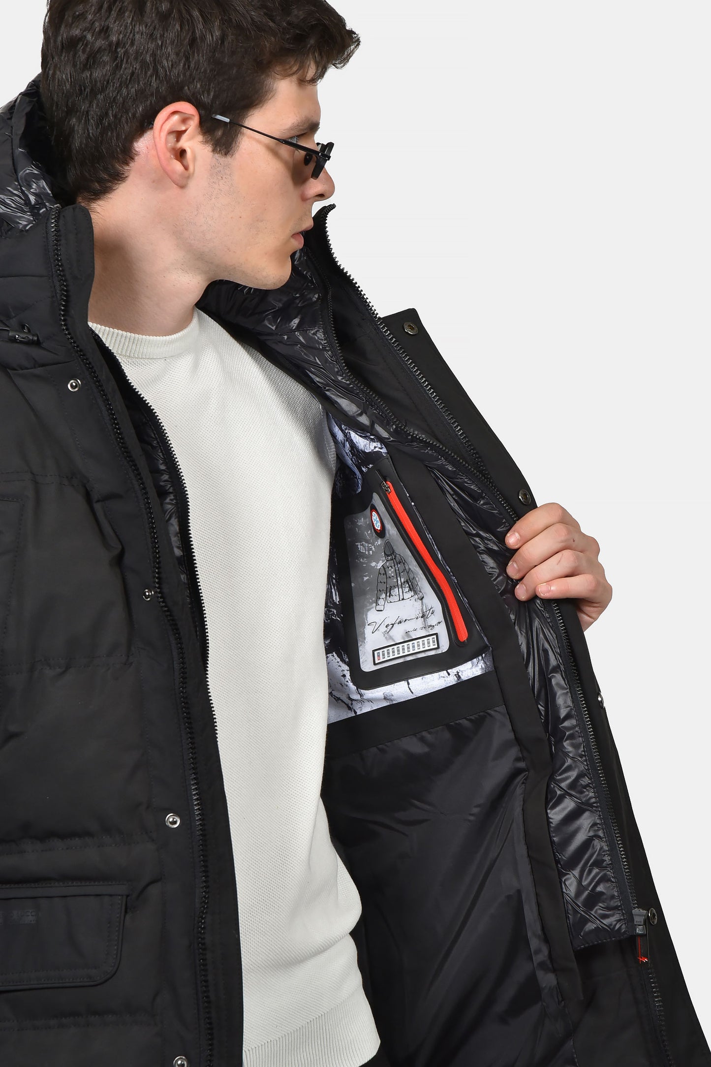 ανδρικό-μακρύ-καπιτονέ-μπουφάν-normal-fit-με-κουκούλα-και-πολλαπλές-τσέπες