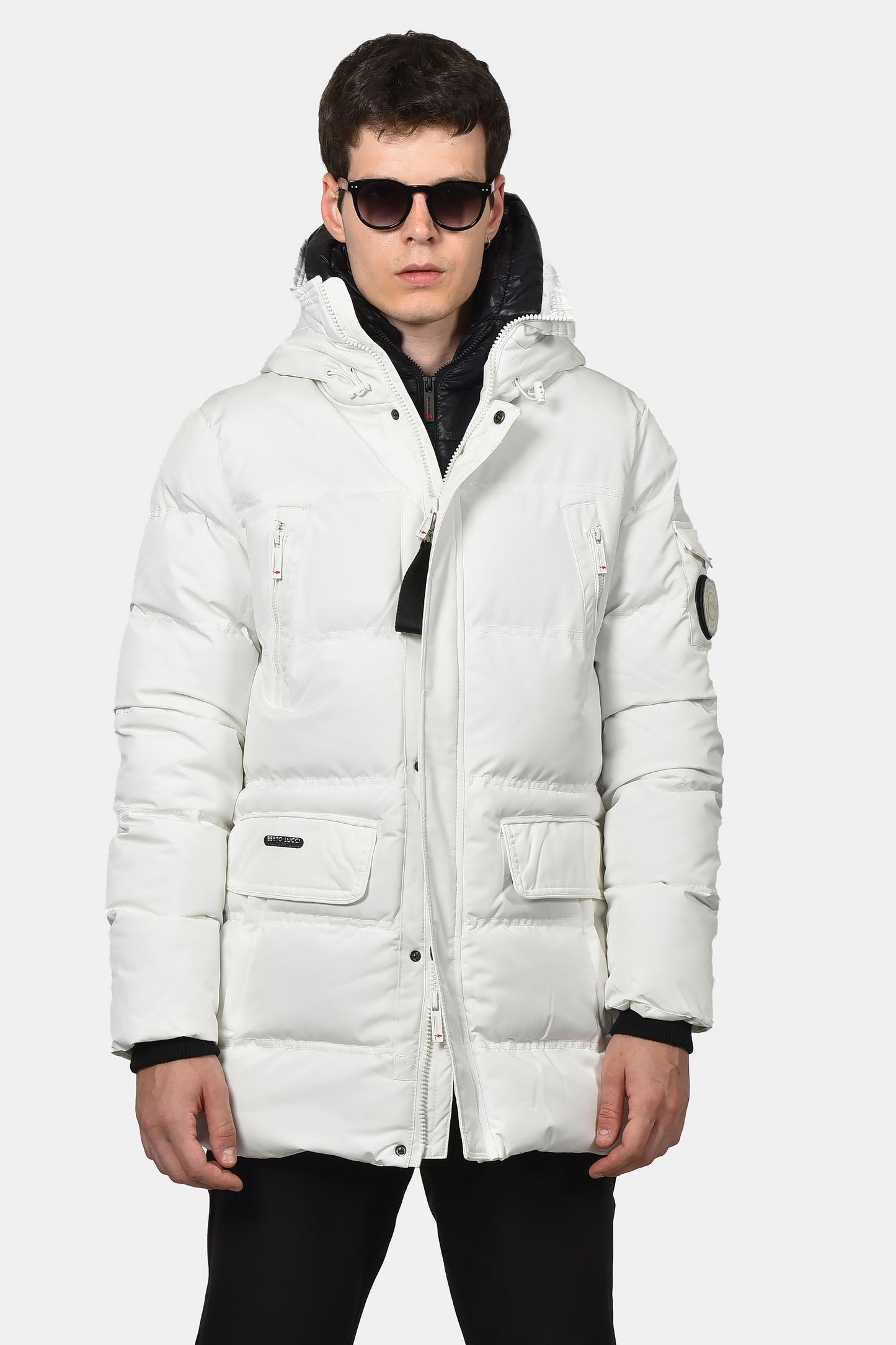 ανδρικό-μακρύ-καπιτονέ-μπουφάν-normal-fit-με-κουκούλα-και-πολλαπλές-τσέπες