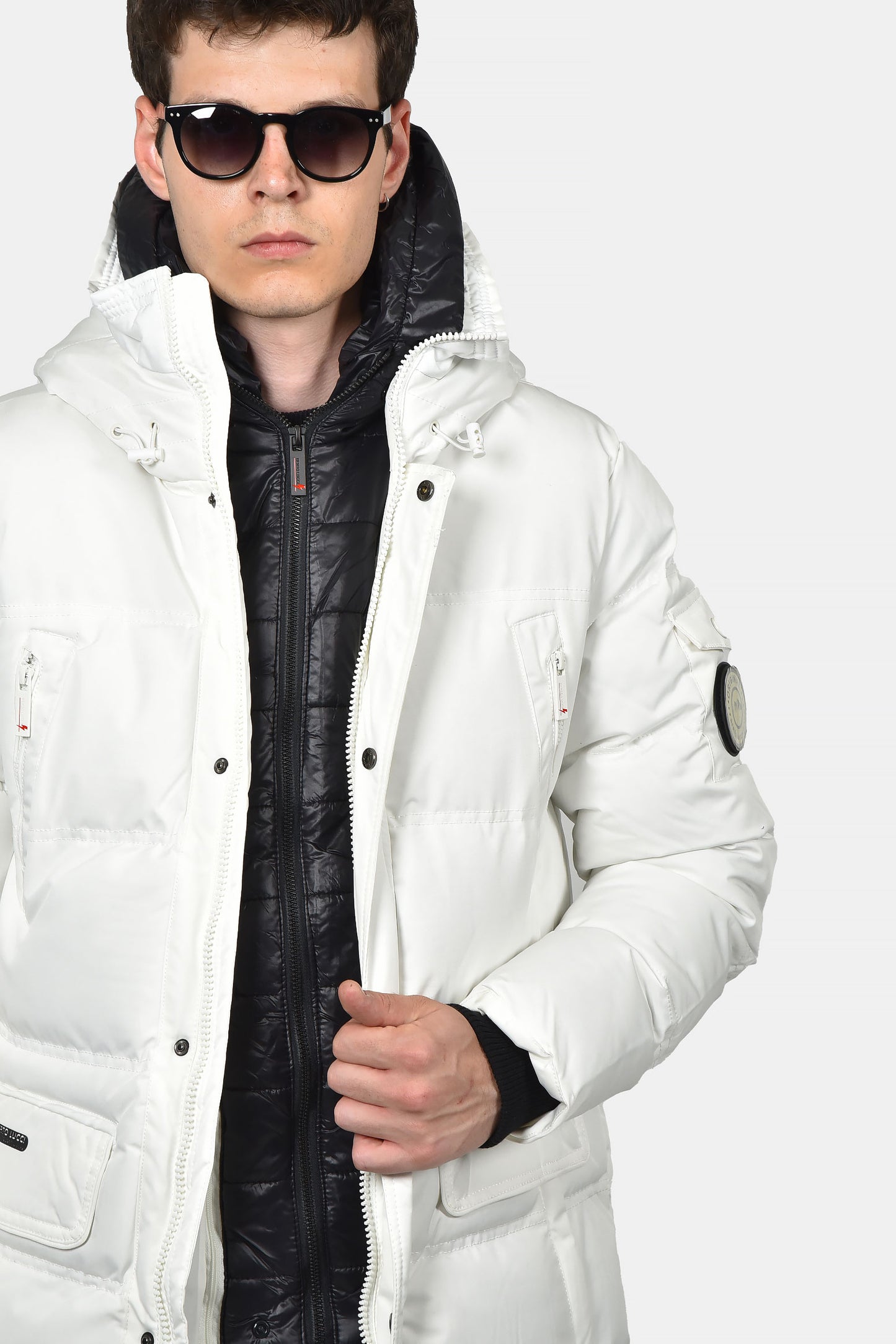 ανδρικό-μακρύ-καπιτονέ-μπουφάν-normal-fit-με-κουκούλα-και-πολλαπλές-τσέπες