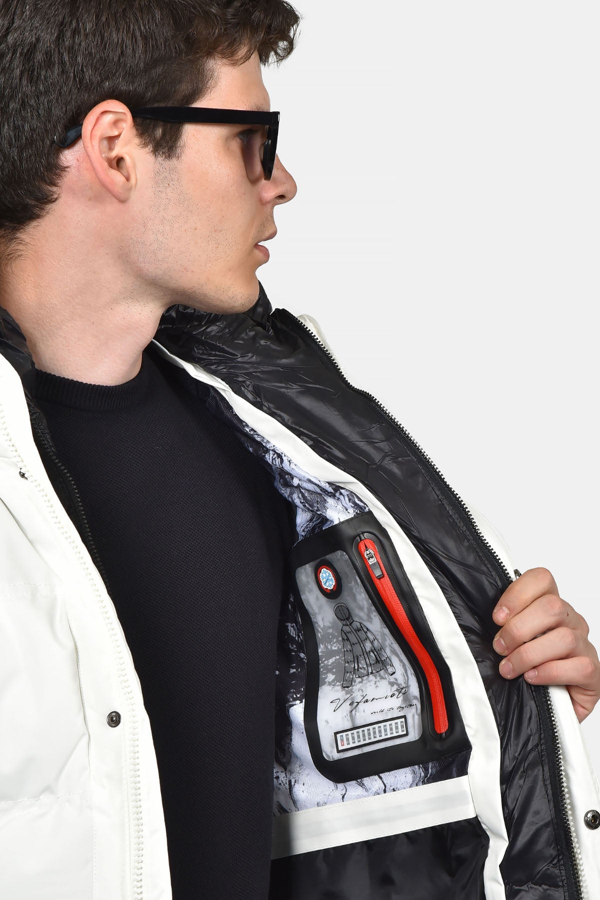 ανδρικό-μακρύ-καπιτονέ-μπουφάν-normal-fit-με-κουκούλα-και-πολλαπλές-τσέπες