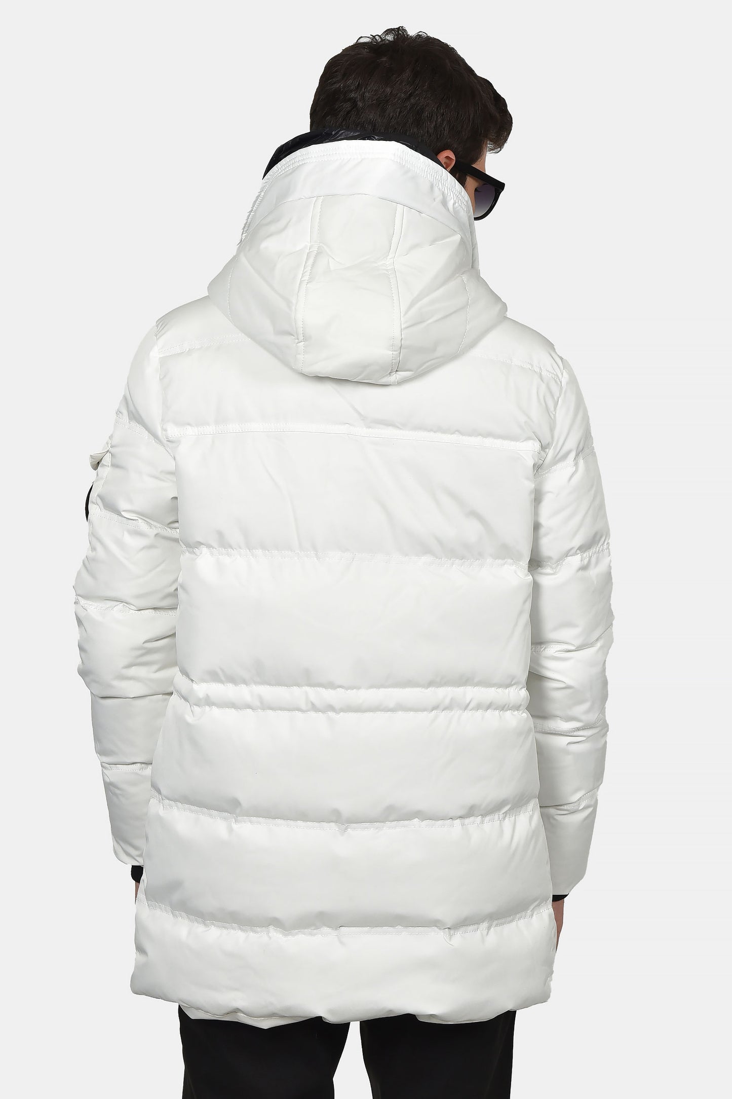 ανδρικό-μακρύ-καπιτονέ-μπουφάν-normal-fit-με-κουκούλα-και-πολλαπλές-τσέπες