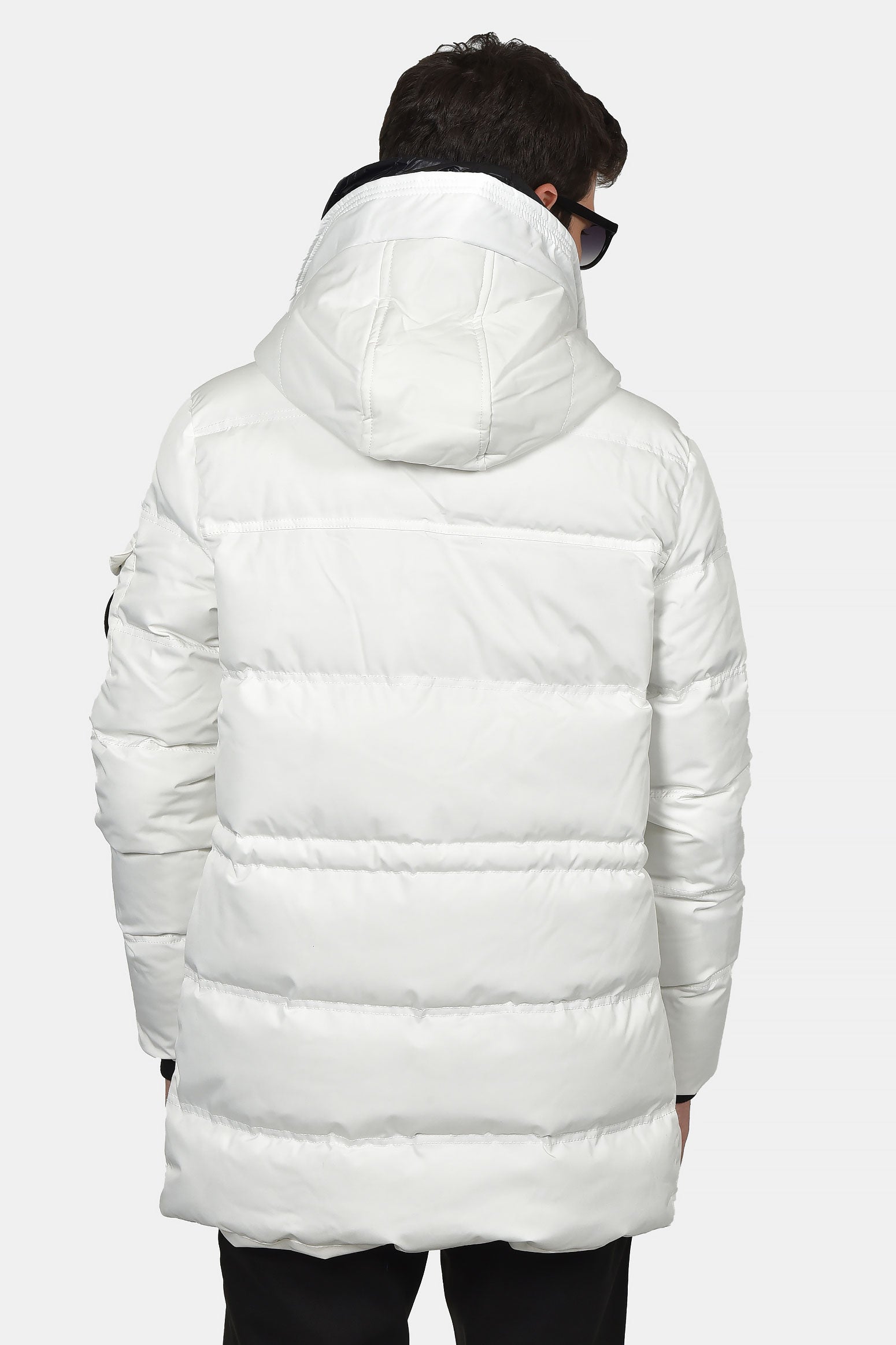 ανδρικό-μακρύ-καπιτονέ-μπουφάν-normal-fit-με-κουκούλα-και-πολλαπλές-τσέπες