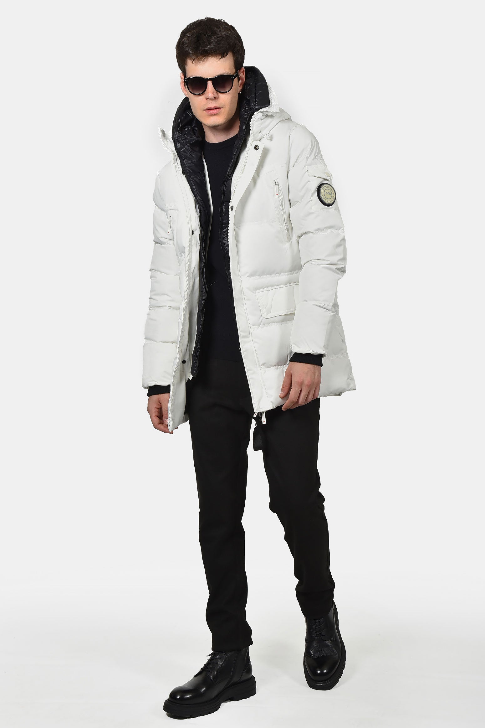 ανδρικό-μακρύ-καπιτονέ-μπουφάν-normal-fit-με-κουκούλα-και-πολλαπλές-τσέπες