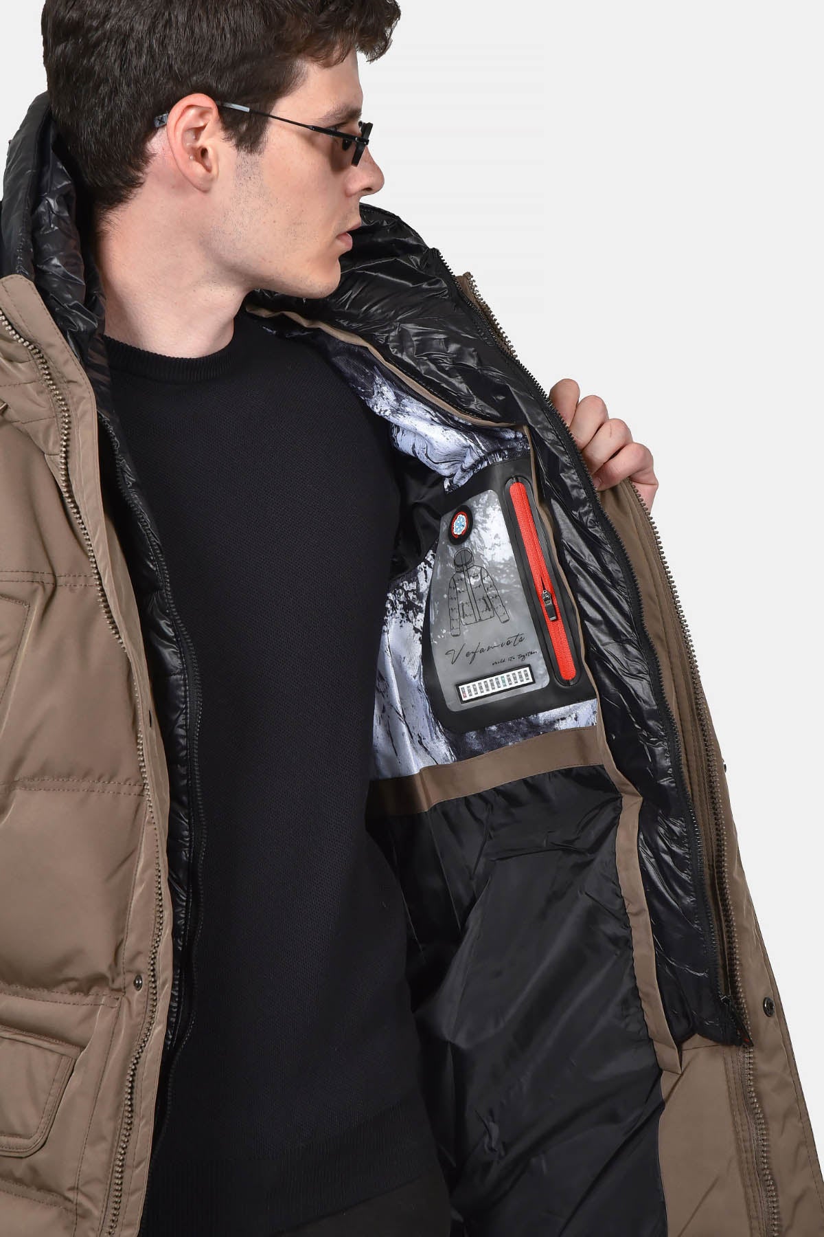 ανδρικό-μακρύ-καπιτονέ-μπουφάν-normal-fit-με-κουκούλα-και-πολλαπλές-τσέπες