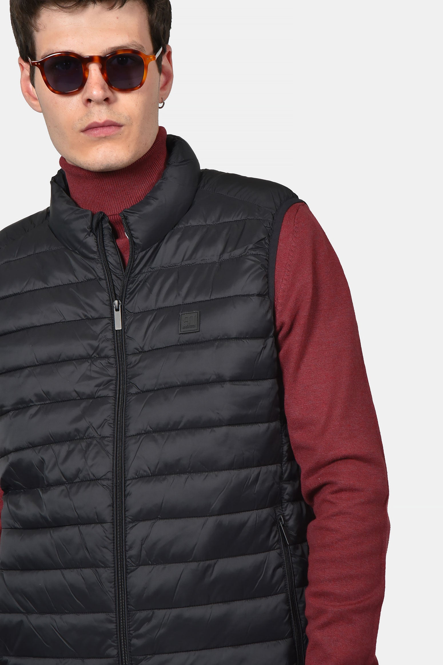 ανδρικό-αμάνικο-καπιτονέ-μπουφάν-normal-fit-με-φερμουάρ