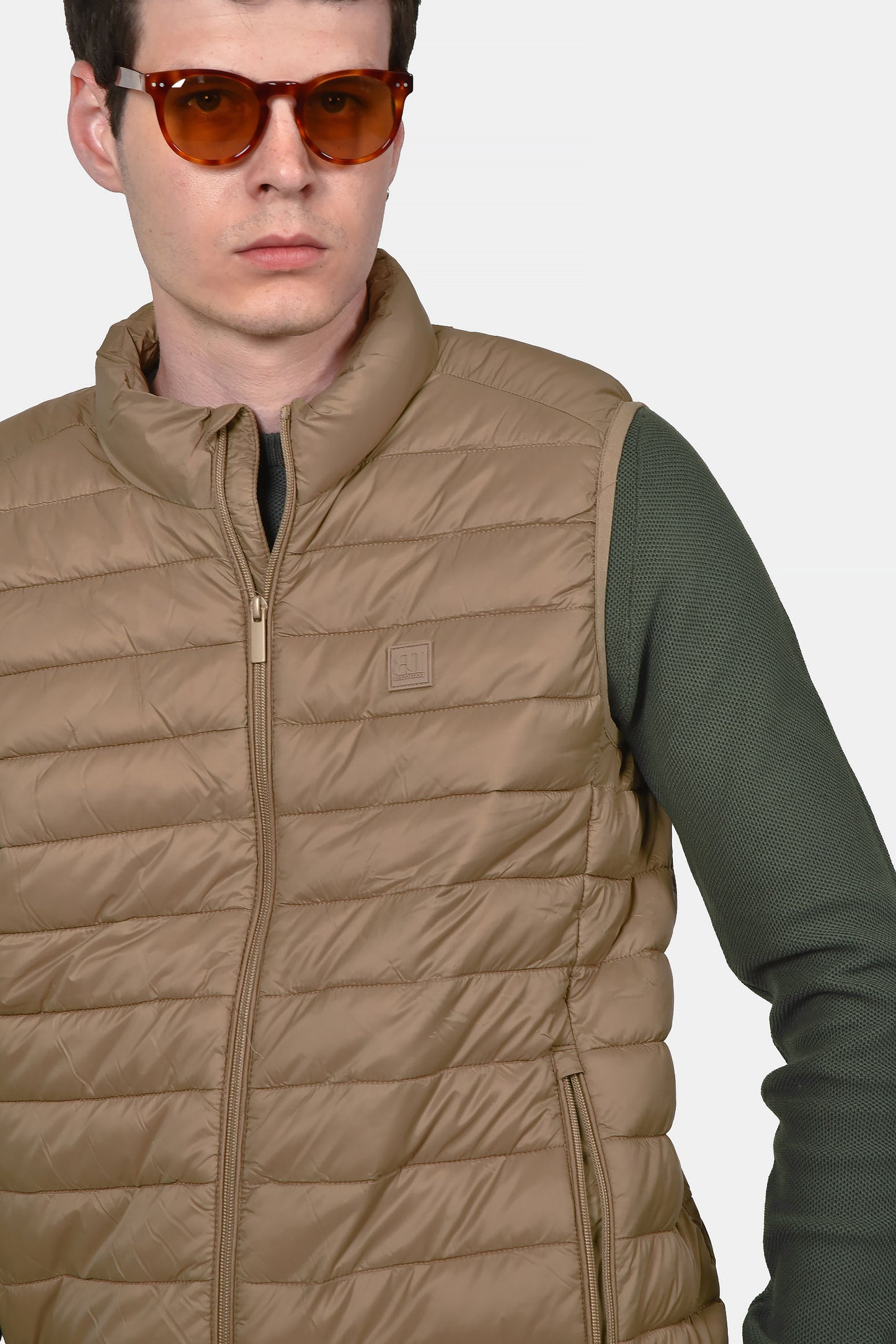 ανδρικό-αμάνικο-καπιτονέ-μπουφάν-normal-fit-με-φερμουάρ