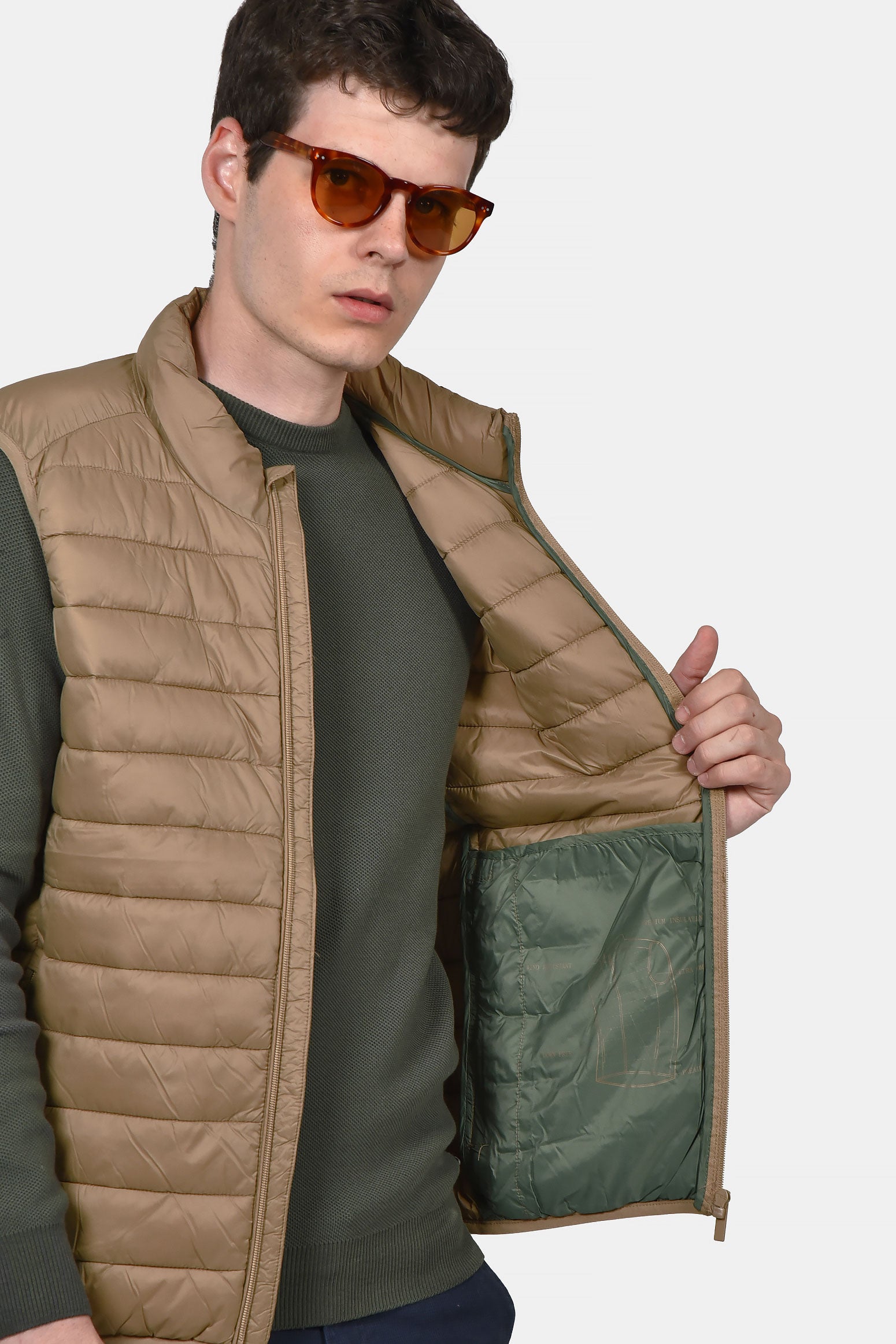 ανδρικό-αμάνικο-καπιτονέ-μπουφάν-normal-fit-με-φερμουάρ