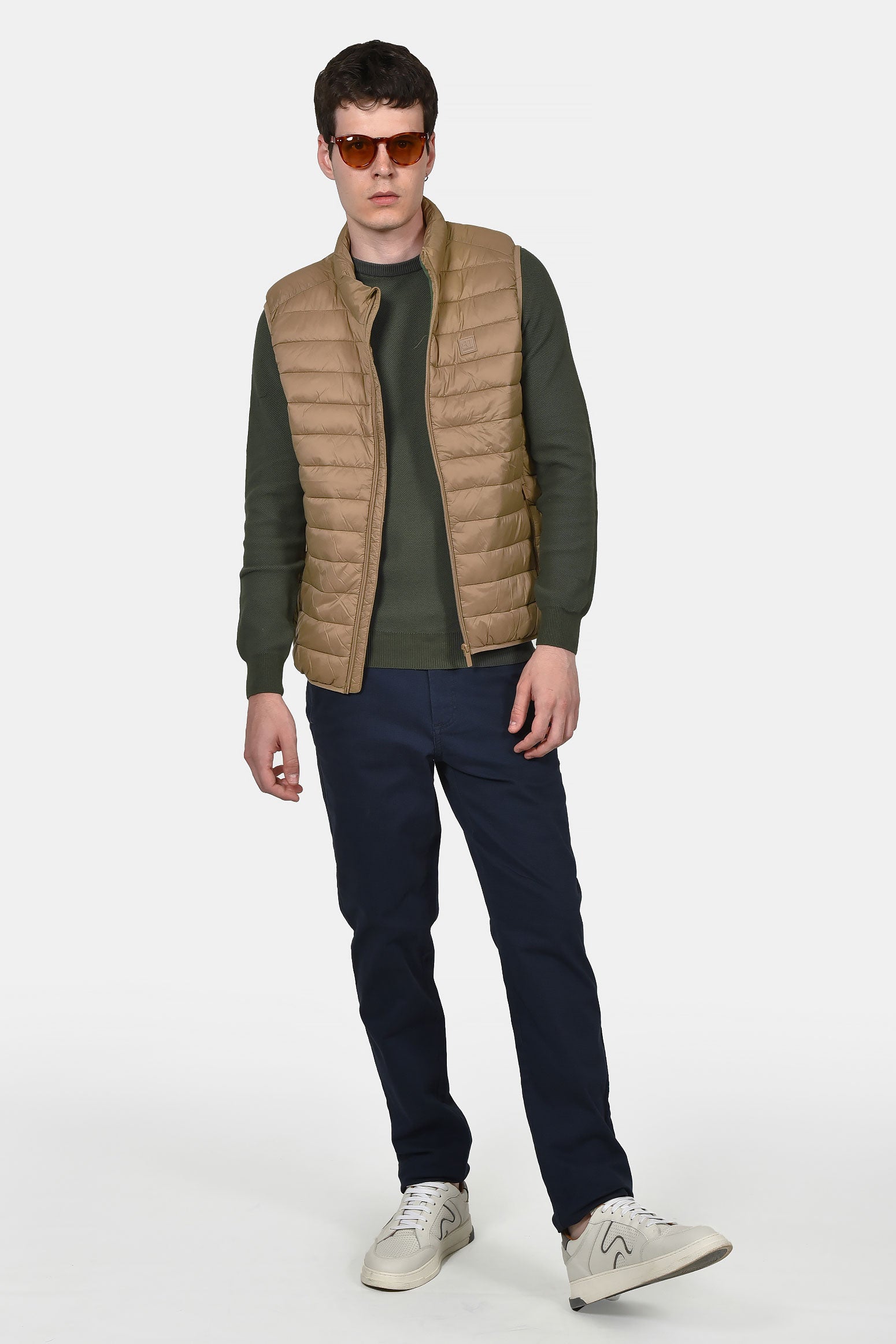 ανδρικό-αμάνικο-καπιτονέ-μπουφάν-normal-fit-με-φερμουάρ