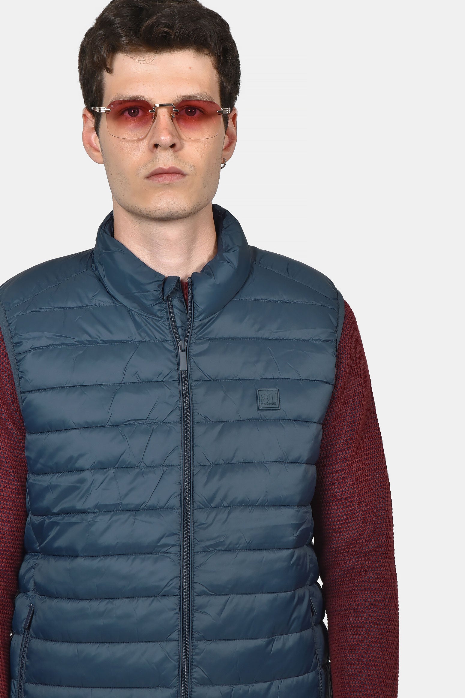 ανδρικό-αμάνικο-καπιτονέ-μπουφάν-normal-fit-με-φερμουάρ