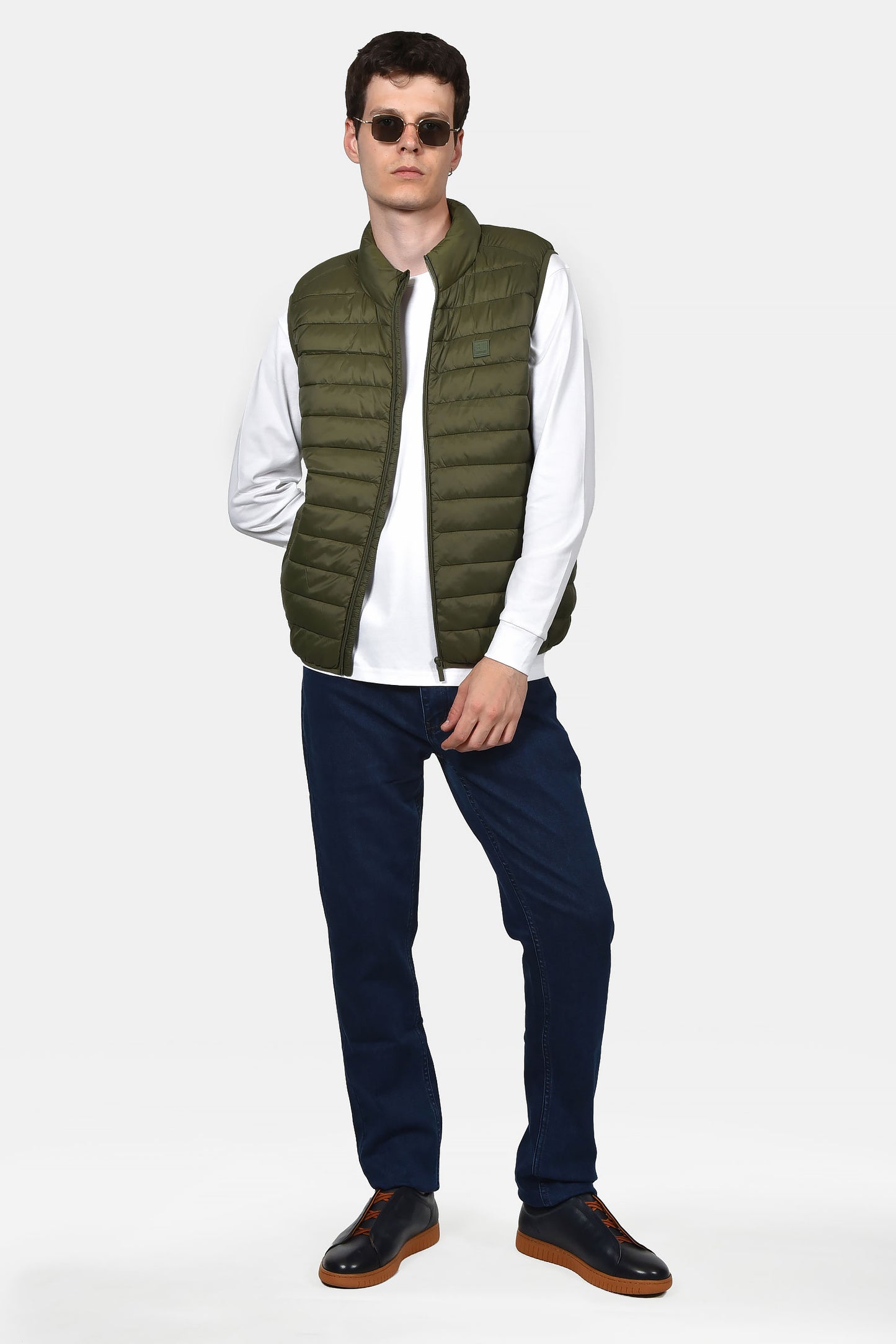 ανδρικό-αμάνικο-καπιτονέ-μπουφάν-normal-fit-με-φερμουάρ