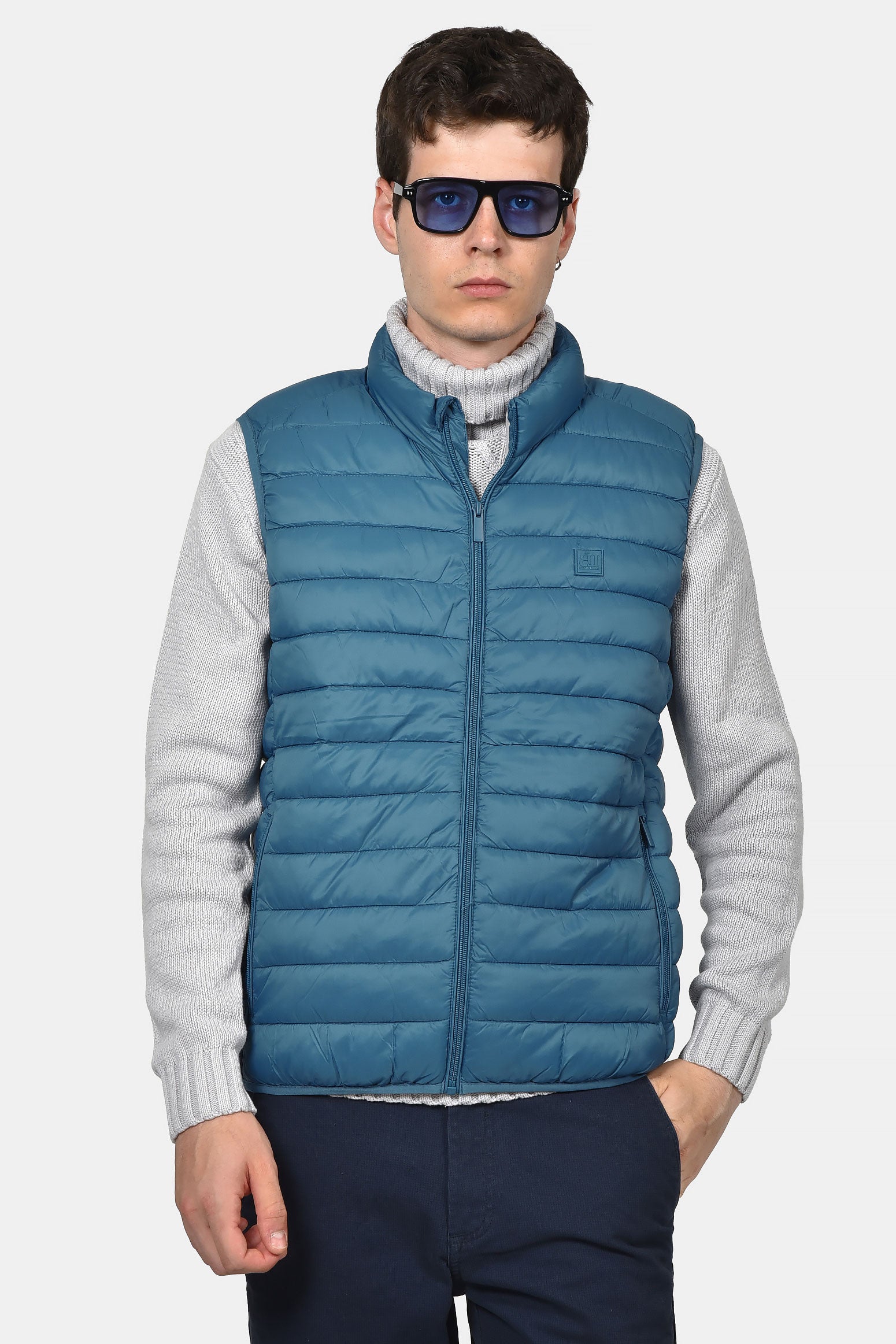 ανδρικό-αμάνικο-καπιτονέ-μπουφάν-normal-fit-με-φερμουάρ