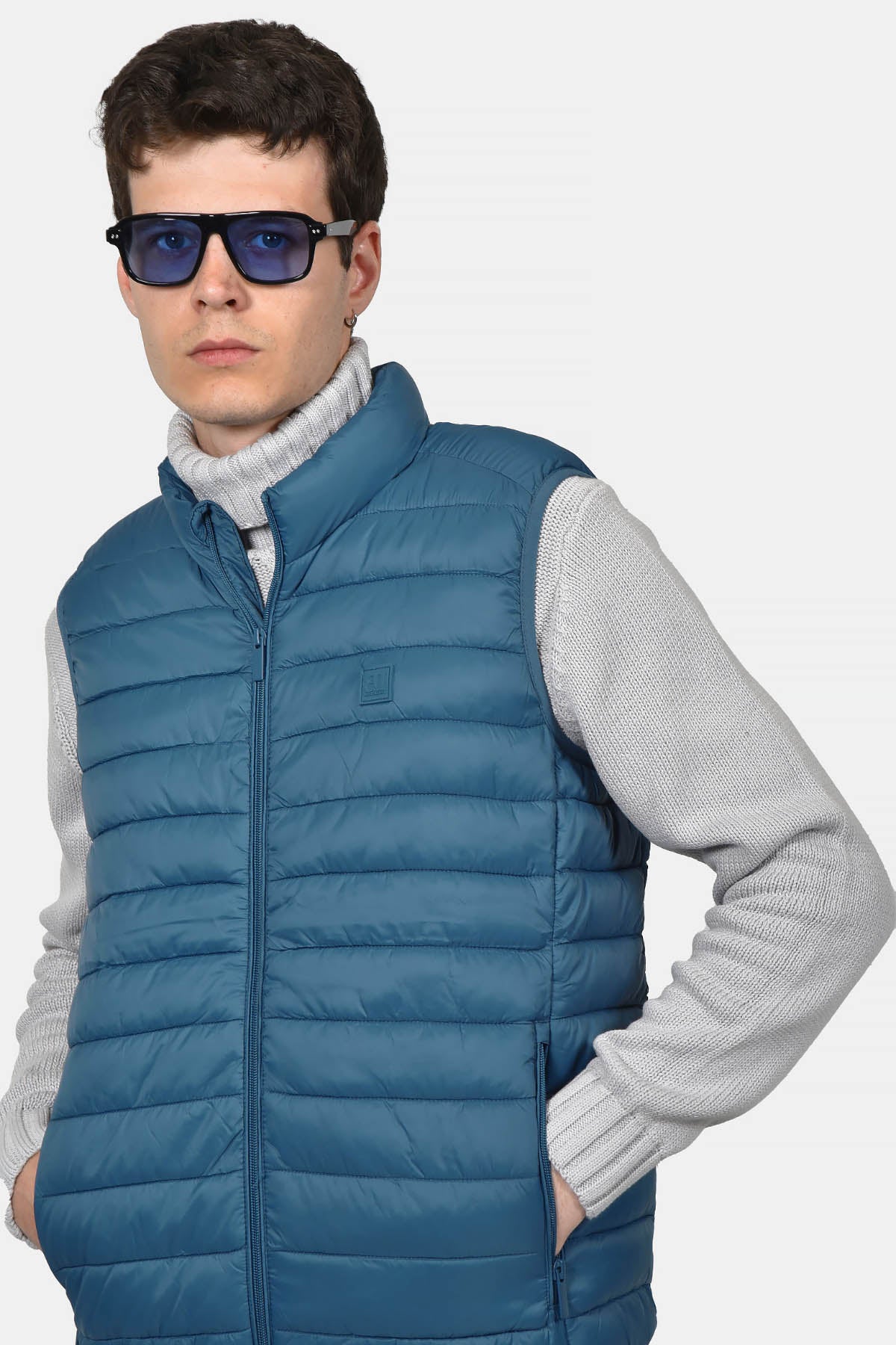 ανδρικό-αμάνικο-καπιτονέ-μπουφάν-normal-fit-με-φερμουάρ