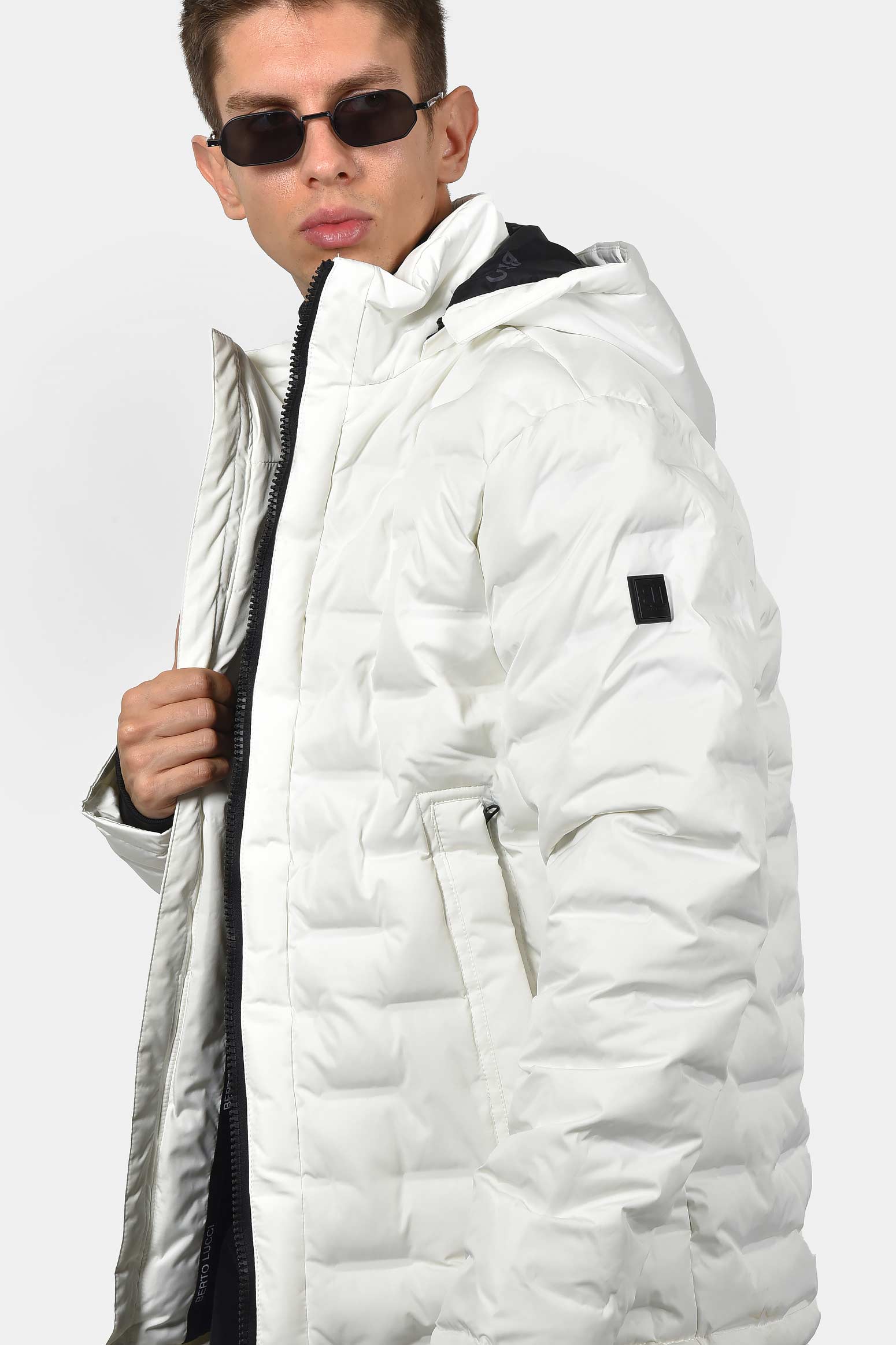 ανδρικό-καπιτονέ-μπουφάν-με-αποσπώμενη-κουκούλα