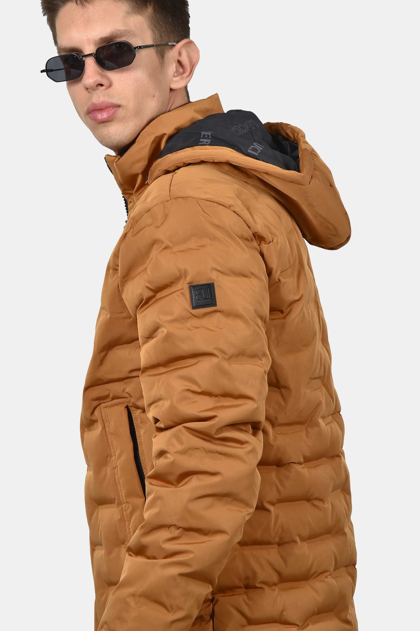 ανδρικό-καπιτονέ-μπουφάν-με-αποσπώμενη-κουκούλα