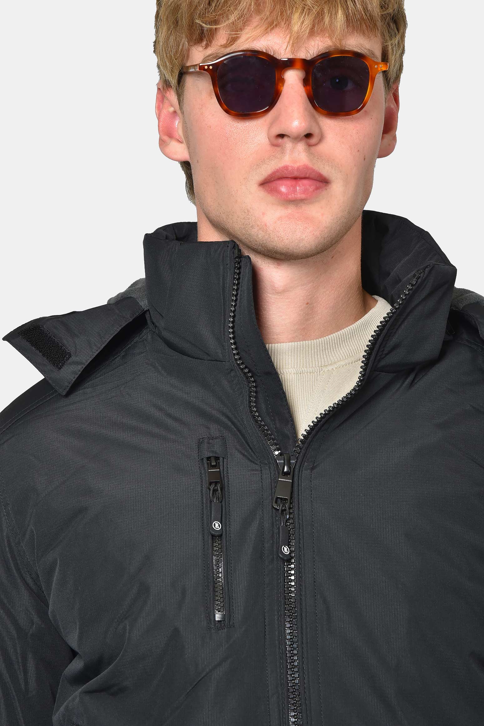 ανδρικό-bomber-μπουφάν-με-αποσπώμενη-κουκούλα-και-fleece-στο-εσωτερικό