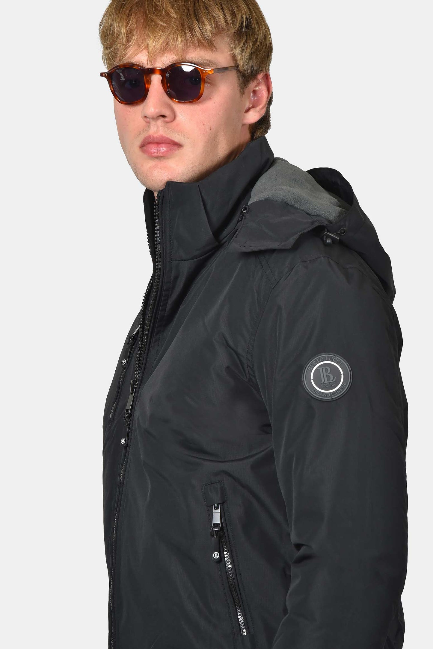 ανδρικό-bomber-μπουφάν-με-αποσπώμενη-κουκούλα-και-fleece-στο-εσωτερικό