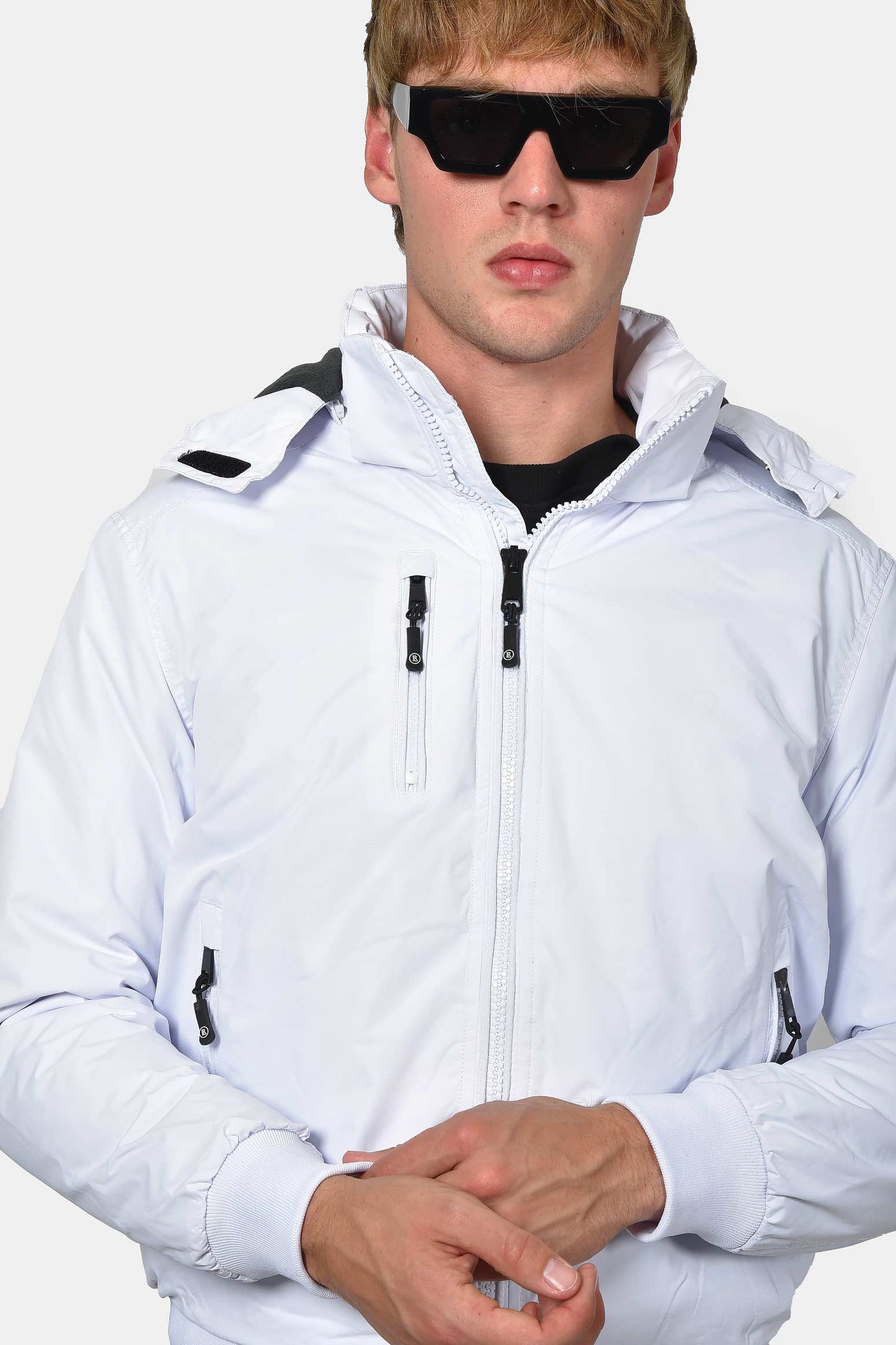 ανδρικό-bomber-μπουφάν-με-αποσπώμενη-κουκούλα-και-fleece-στο-εσωτερικό