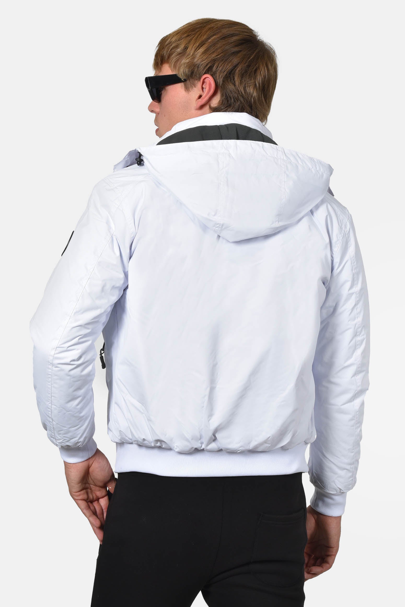 ανδρικό-bomber-μπουφάν-με-αποσπώμενη-κουκούλα-και-fleece-στο-εσωτερικό