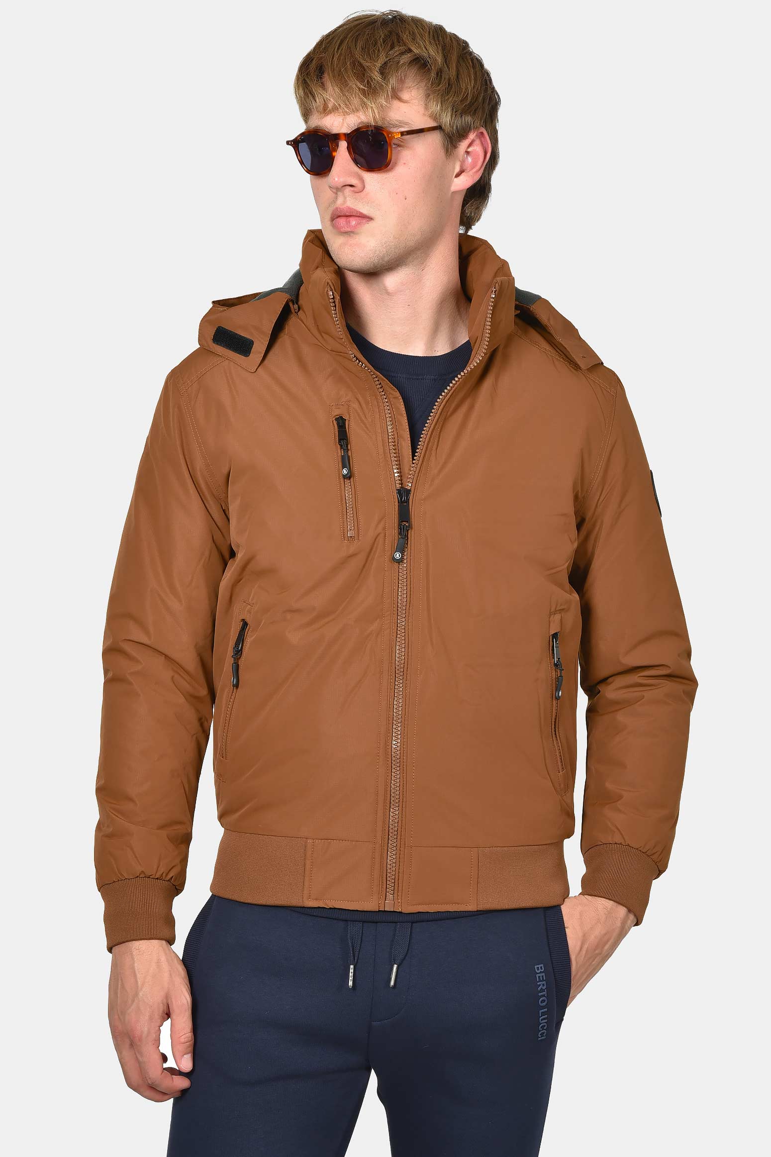 ανδρικό-bomber-μπουφάν-με-αποσπώμενη-κουκούλα-και-fleece-στο-εσωτερικό