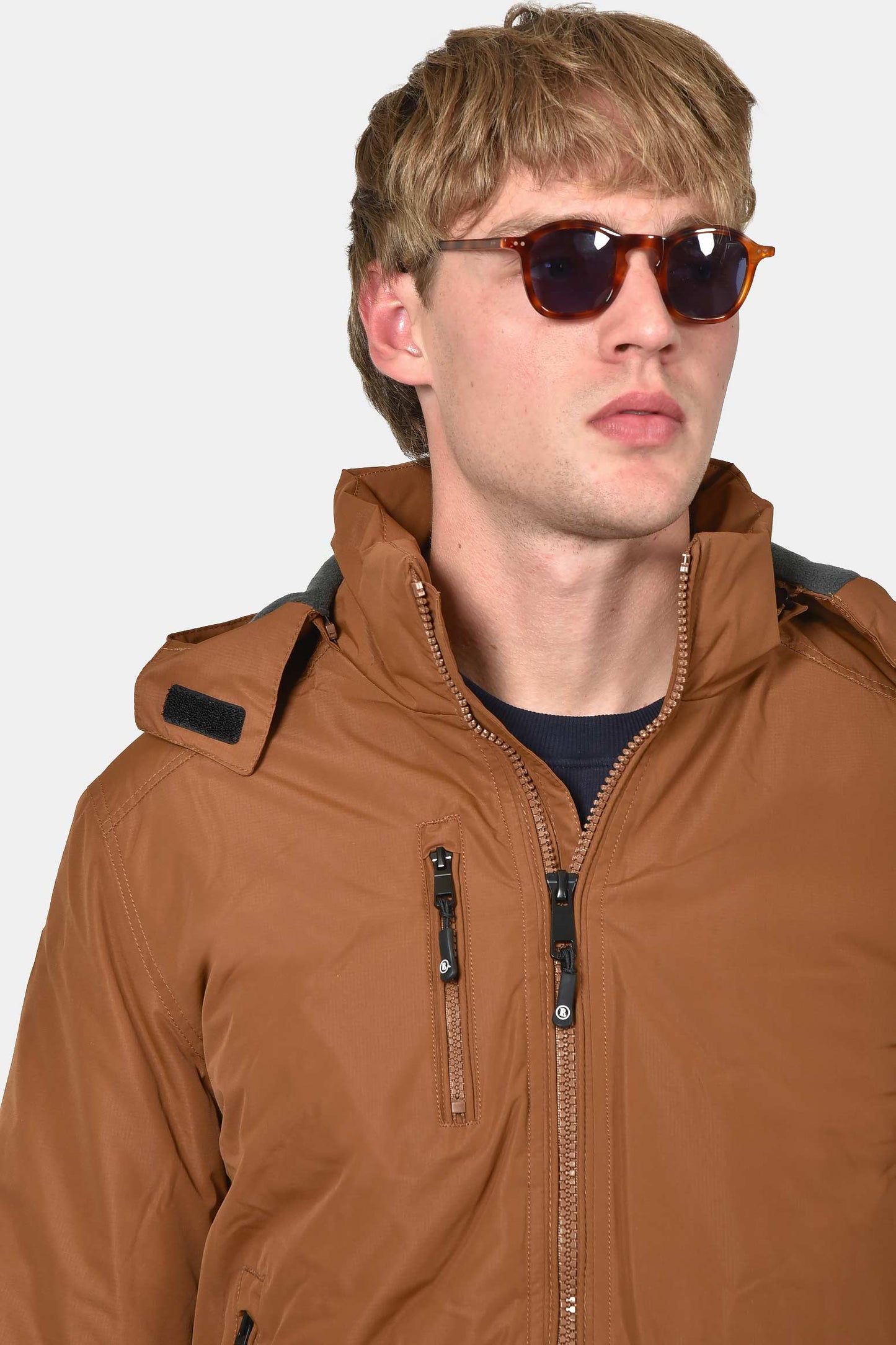 ανδρικό-bomber-μπουφάν-με-αποσπώμενη-κουκούλα-και-fleece-στο-εσωτερικό