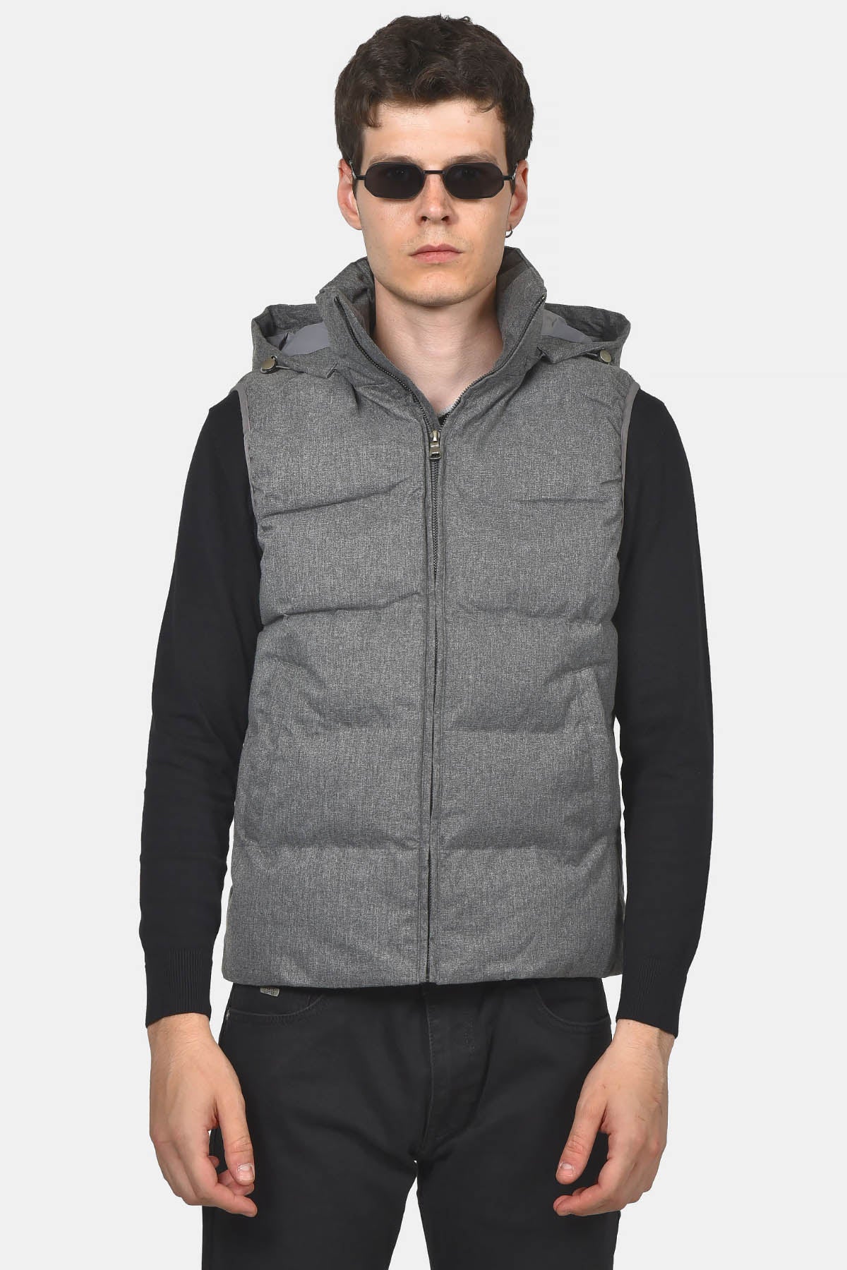 ανδρικό-αμάνικο-καπιτονέ-μπουφάν-normal-fit-με-κουκούλα