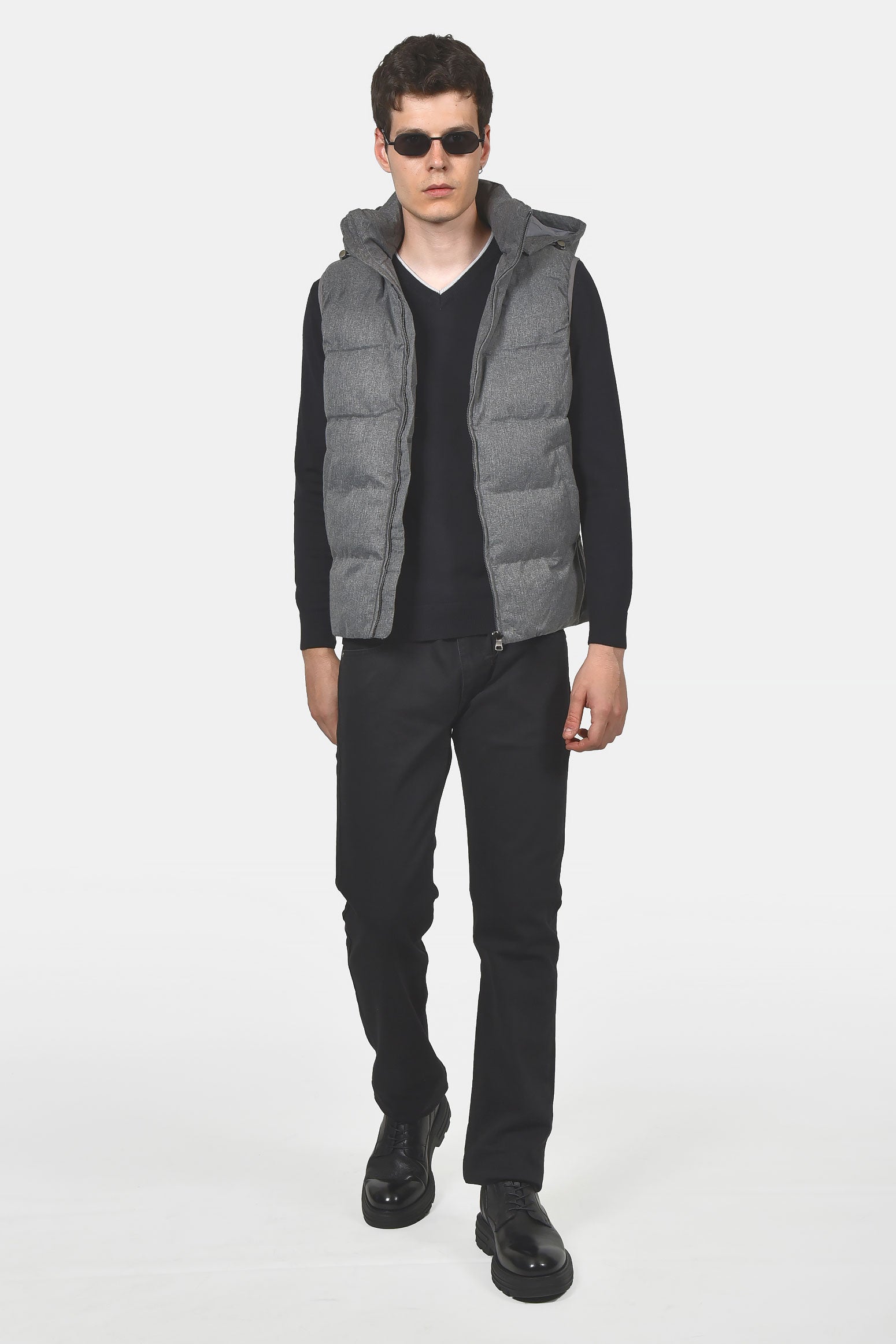 ανδρικό-αμάνικο-καπιτονέ-μπουφάν-normal-fit-με-κουκούλα