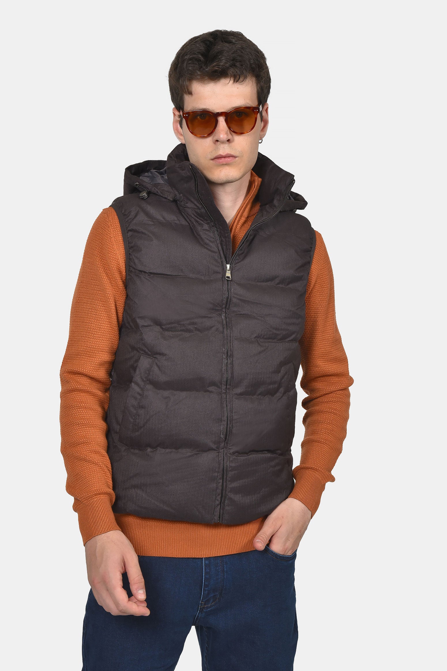 ανδρικό-αμάνικο-καπιτονέ-μπουφάν-normal-fit-με-κουκούλα