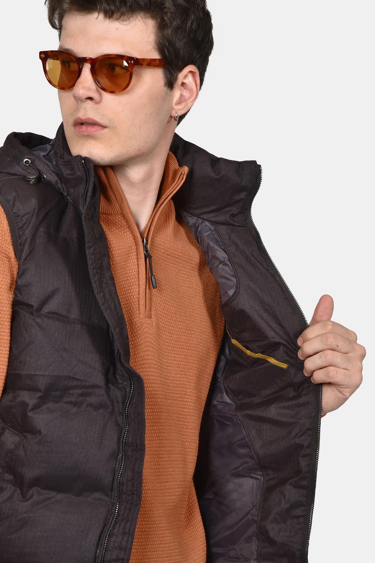 ανδρικό-αμάνικο-καπιτονέ-μπουφάν-normal-fit-με-κουκούλα