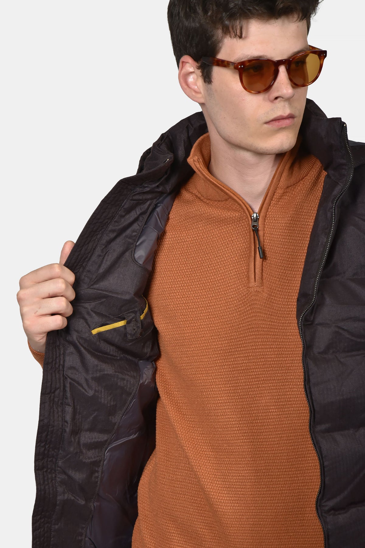 ανδρικό-αμάνικο-καπιτονέ-μπουφάν-normal-fit-με-κουκούλα