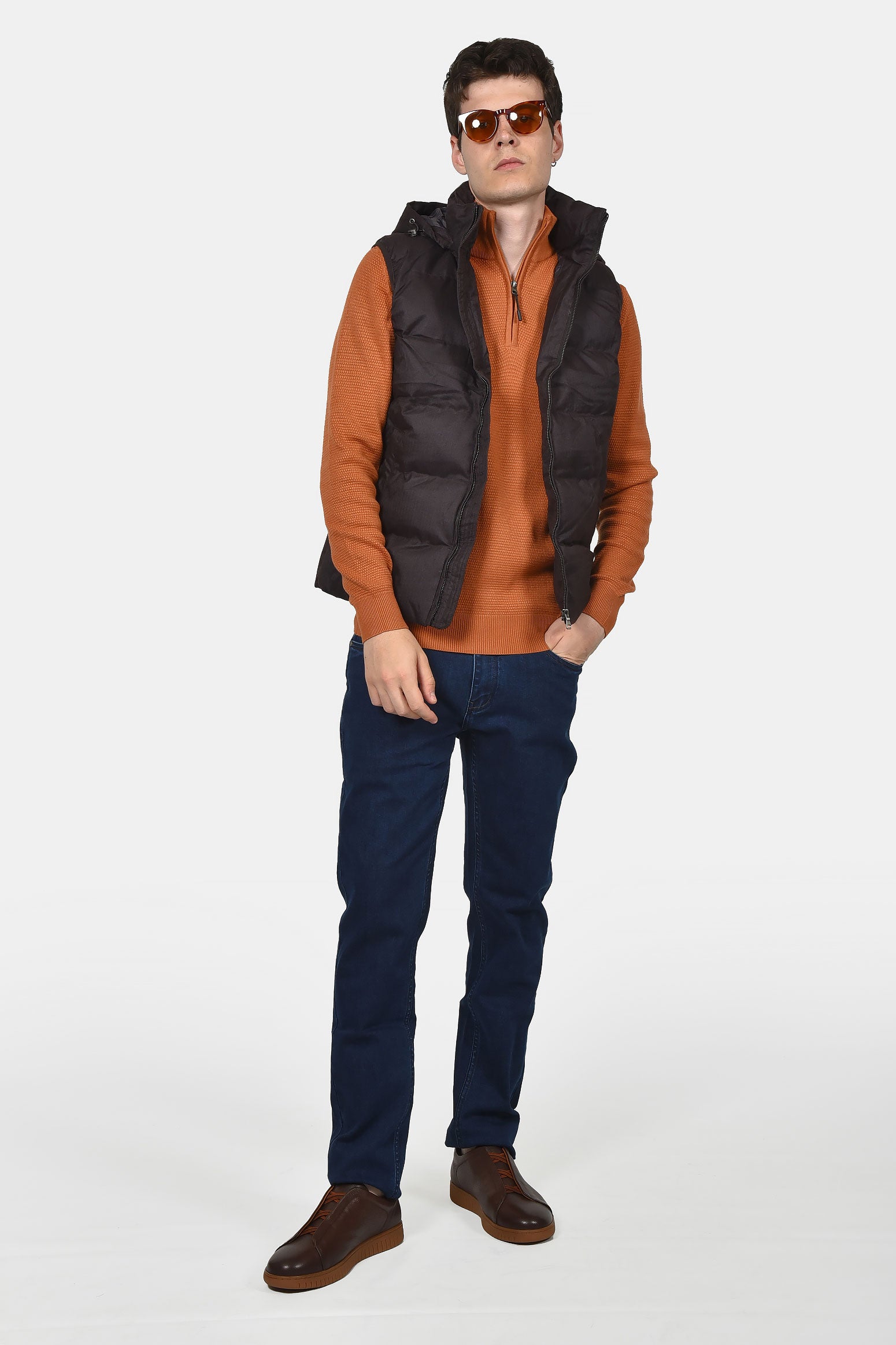 ανδρικό-αμάνικο-καπιτονέ-μπουφάν-normal-fit-με-κουκούλα