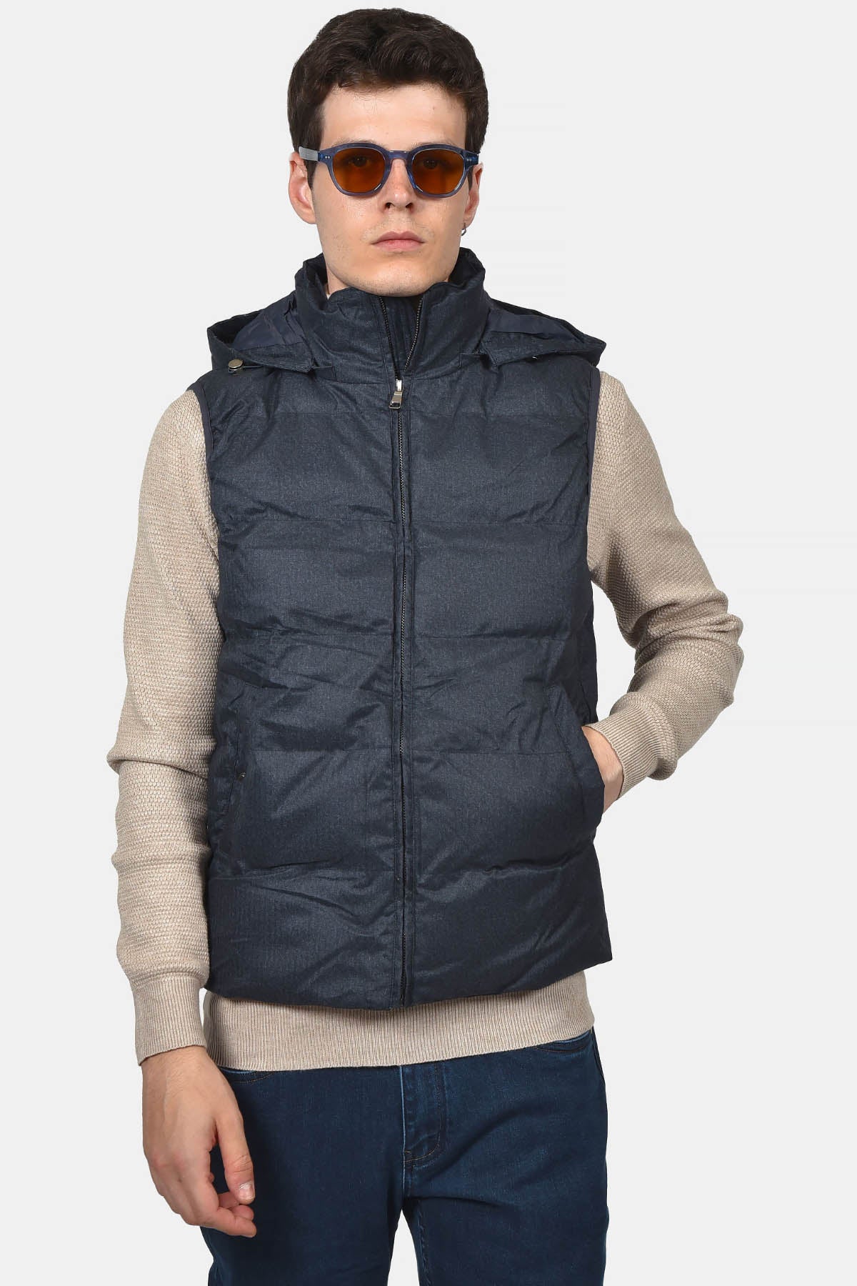 ανδρικό-αμάνικο-καπιτονέ-μπουφάν-normal-fit-με-κουκούλα