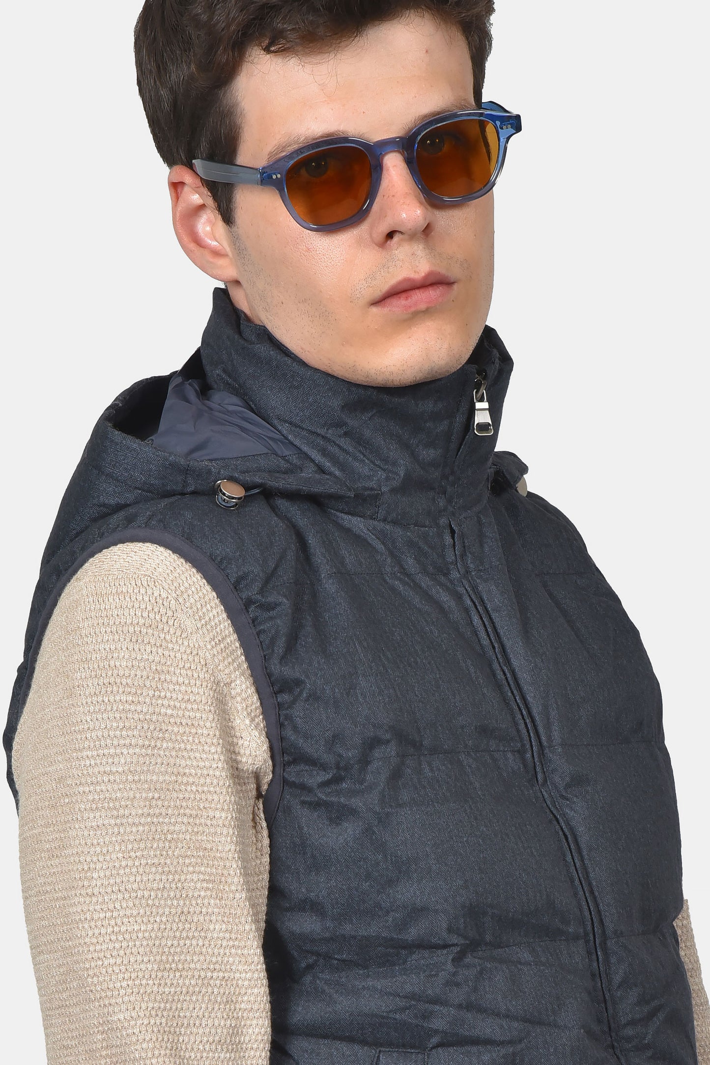 ανδρικό-αμάνικο-καπιτονέ-μπουφάν-normal-fit-με-κουκούλα