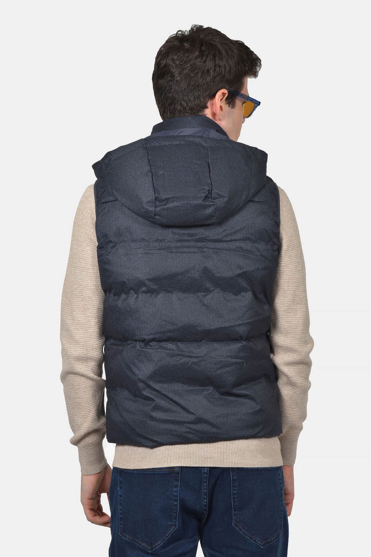 ανδρικό-αμάνικο-καπιτονέ-μπουφάν-normal-fit-με-κουκούλα