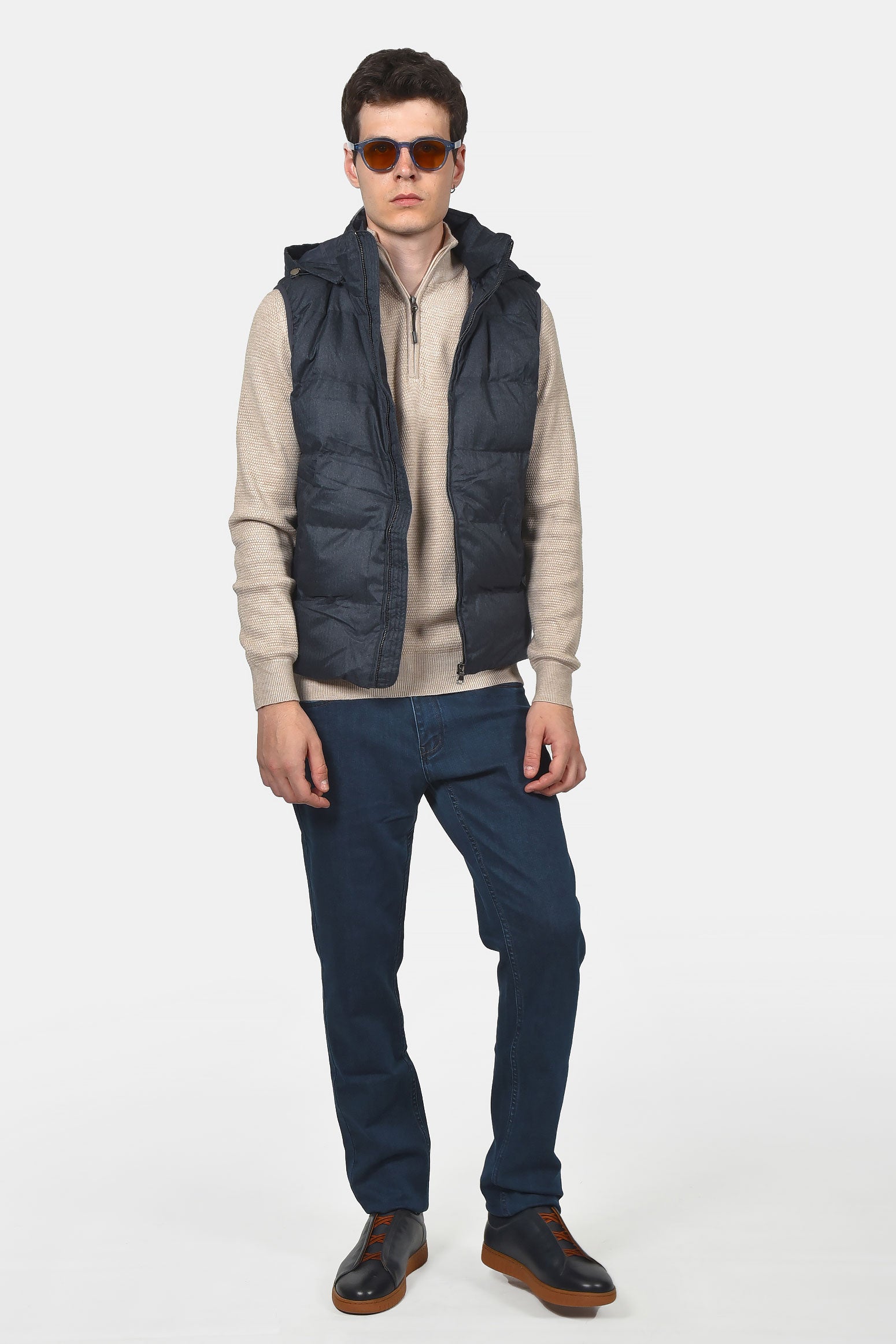 ανδρικό-αμάνικο-καπιτονέ-μπουφάν-normal-fit-με-κουκούλα