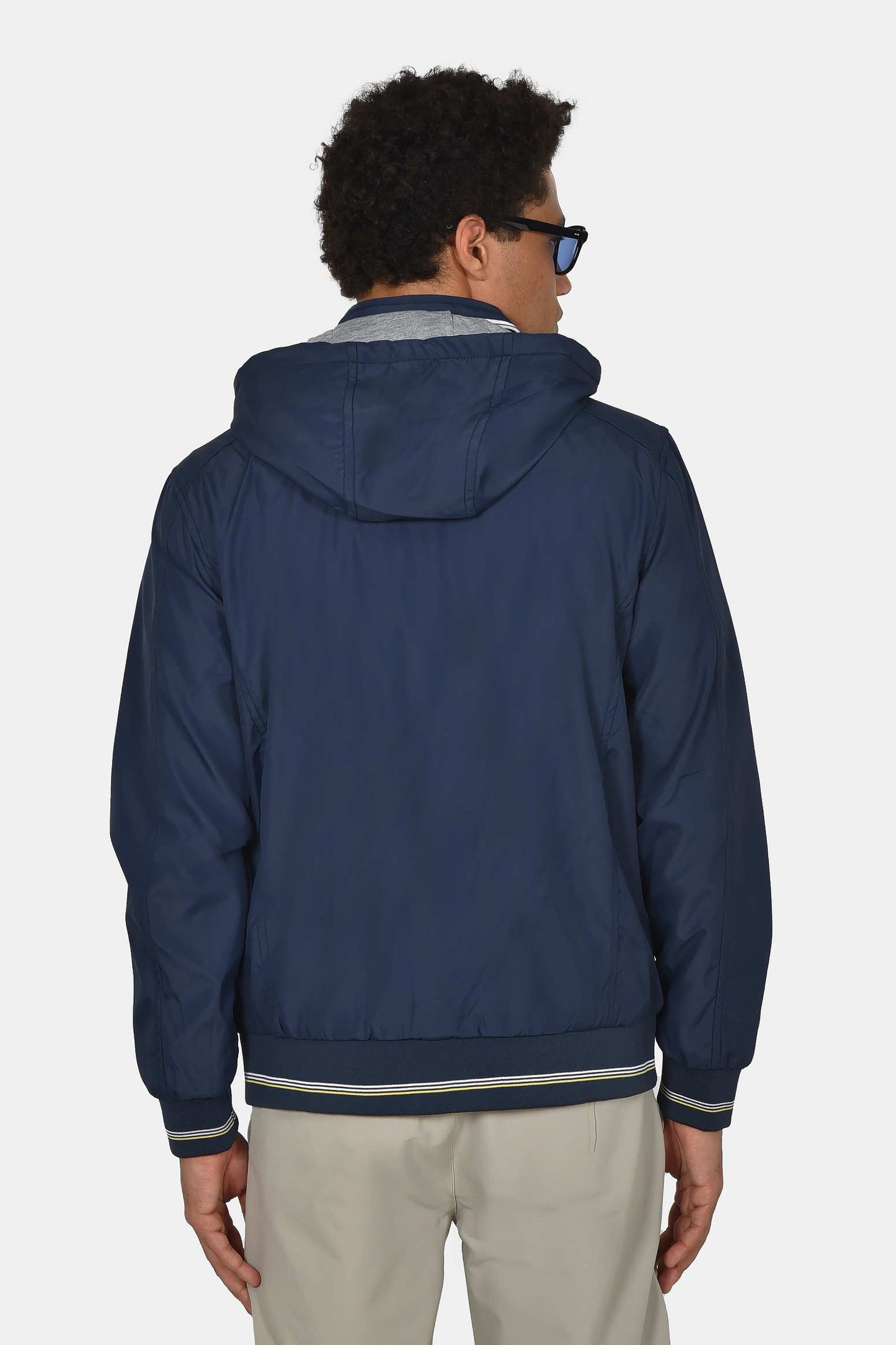 ανδρικό-ανοιξιάτικο-μπουφάν-normal-fit-με-κουκούλα-&-sport-λεπτομέρειες