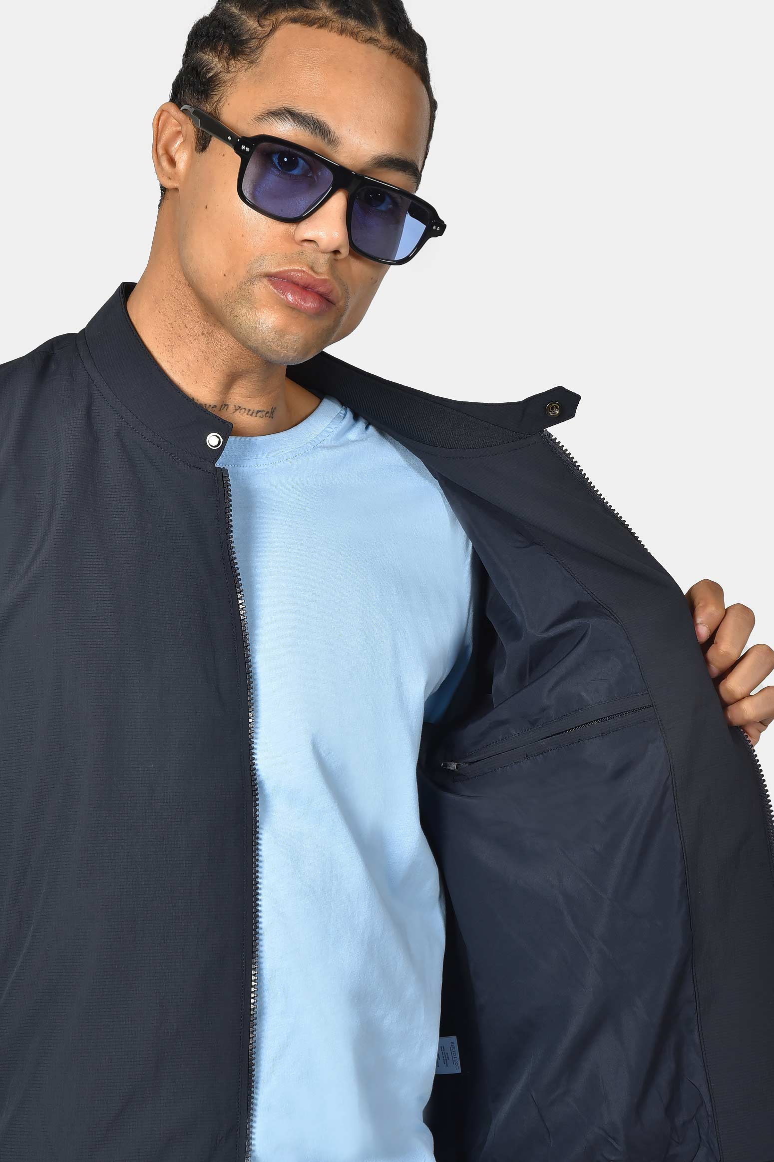 ανδρικό-ανοιξιάτικο-μπουφάν-normal-fit-με-ελαφριά-και-άνετη-εφαρμογή