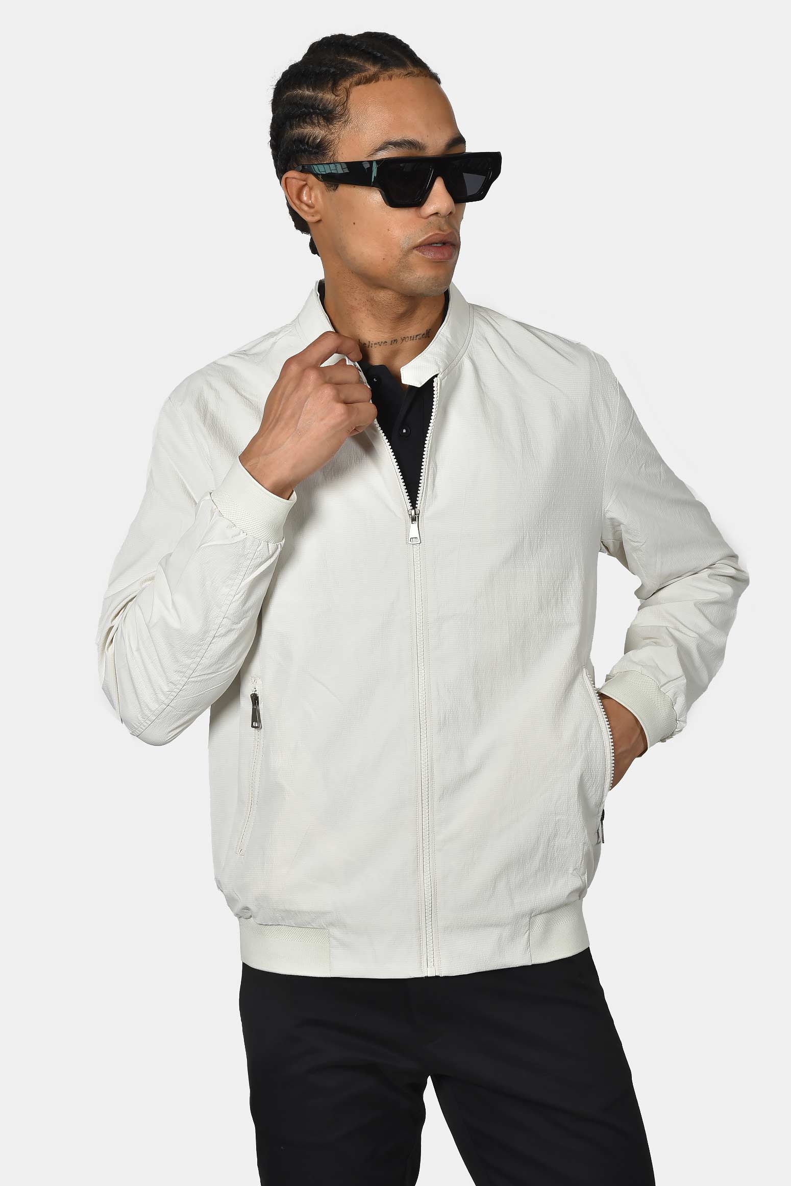 ανδρικό-ανοιξιάτικο-μπουφάν-normal-fit-με-ελαφριά-και-άνετη-εφαρμογή