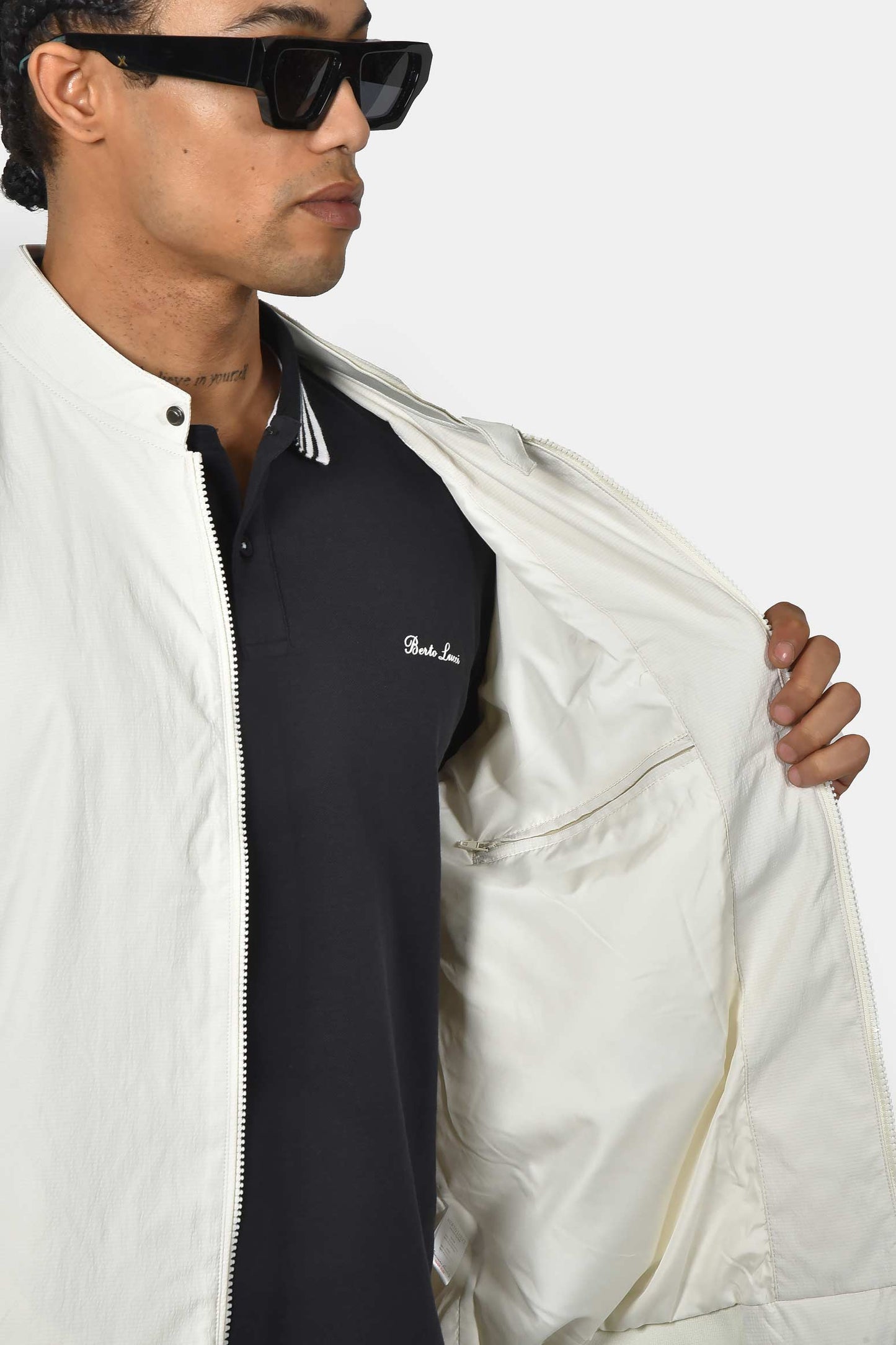 ανδρικό-ανοιξιάτικο-μπουφάν-normal-fit-με-ελαφριά-και-άνετη-εφαρμογή