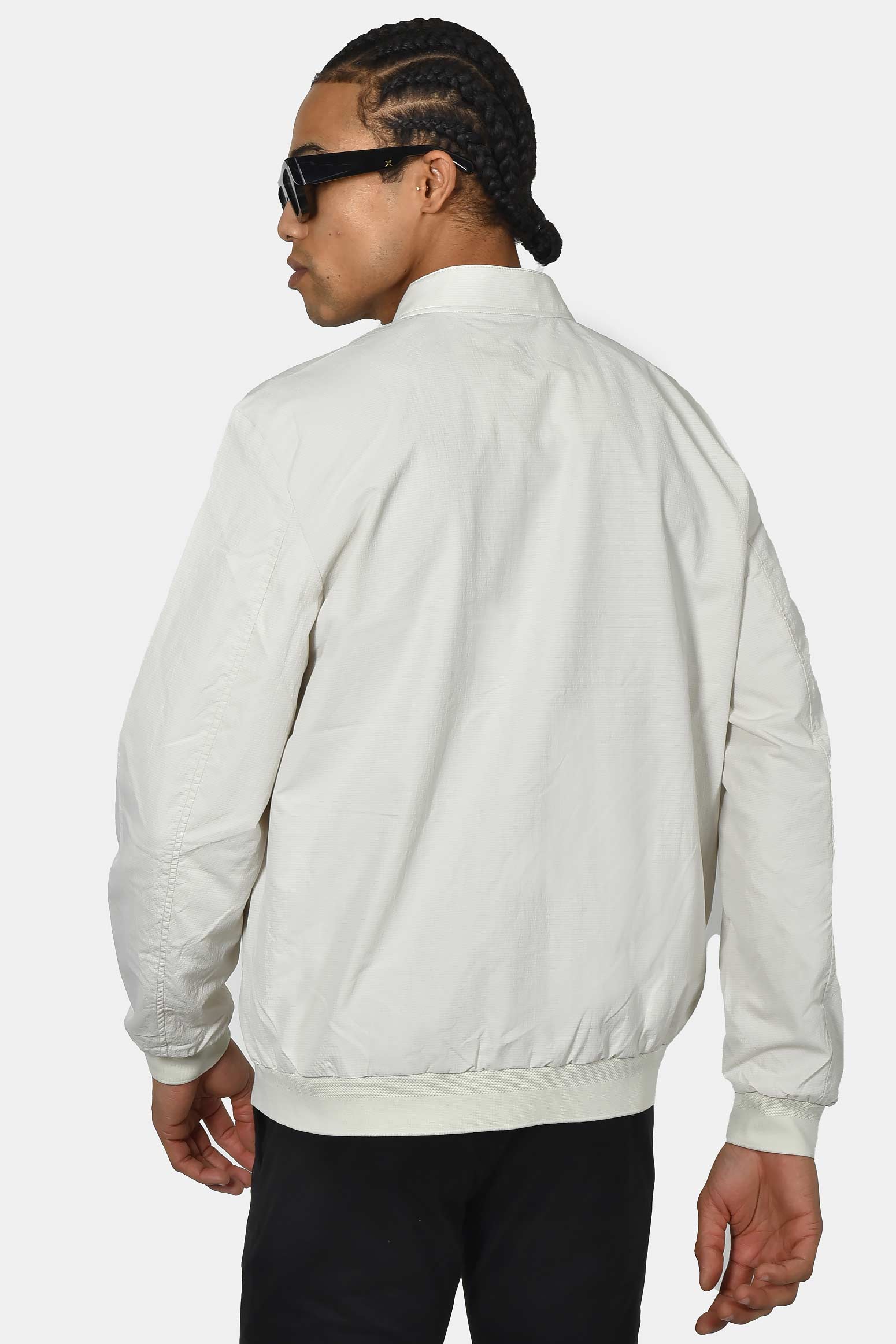 ανδρικό-ανοιξιάτικο-μπουφάν-normal-fit-με-ελαφριά-και-άνετη-εφαρμογή