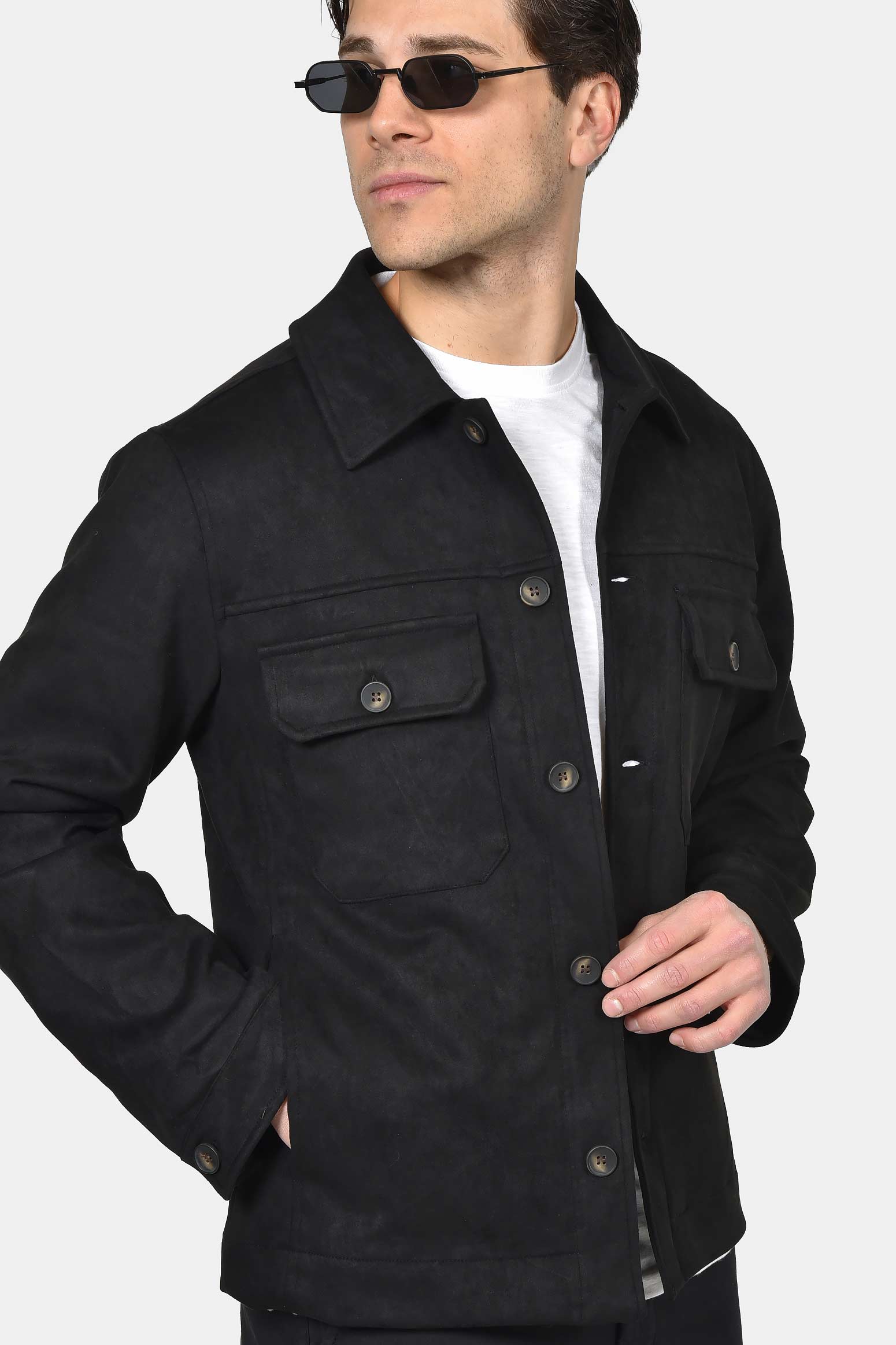 ανδρικό-overshirt-με-suede-υφή-και-τσέπες-στο-πλάι