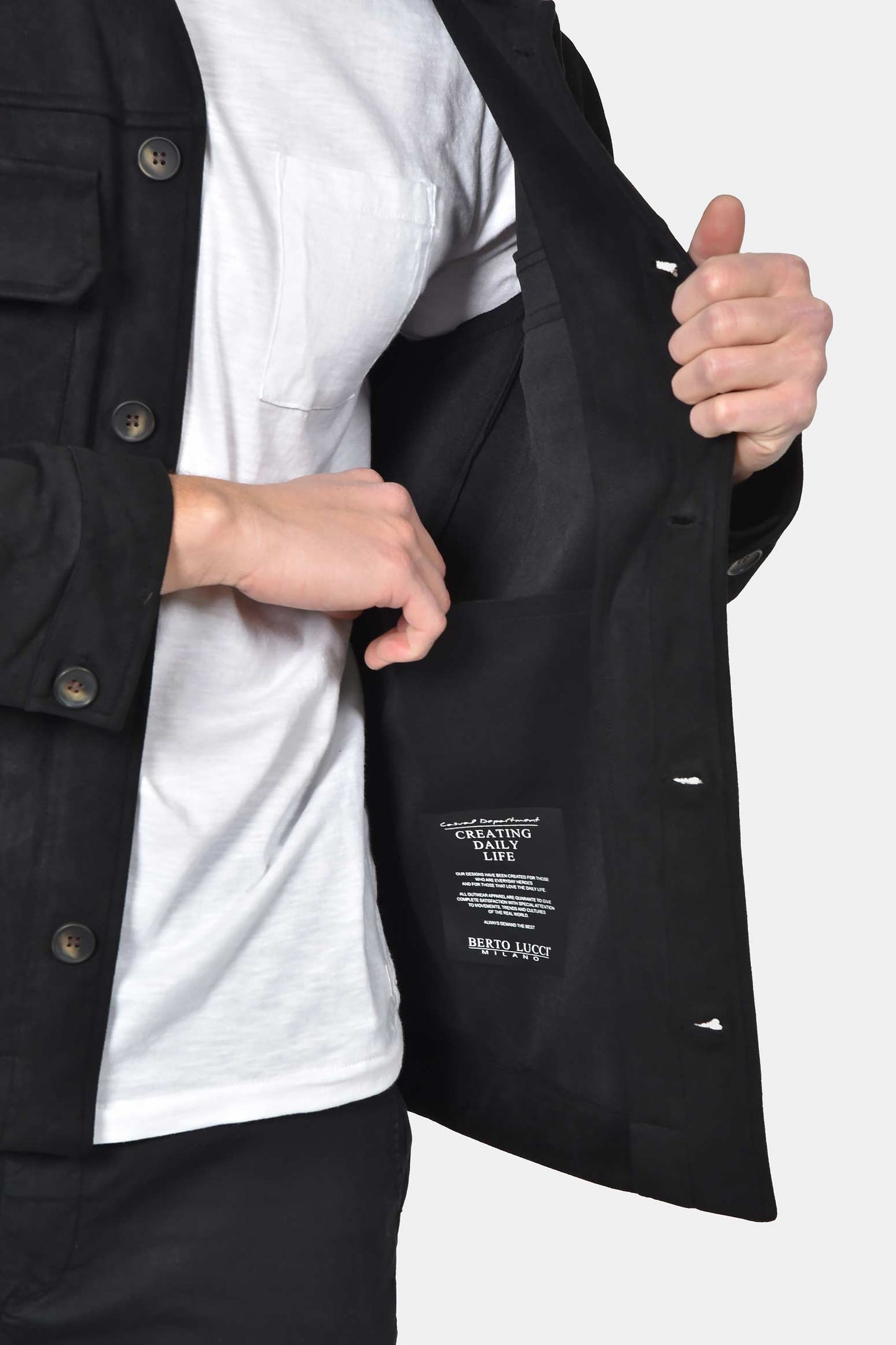 ανδρικό-overshirt-με-suede-υφή-και-τσέπες-στο-πλάι