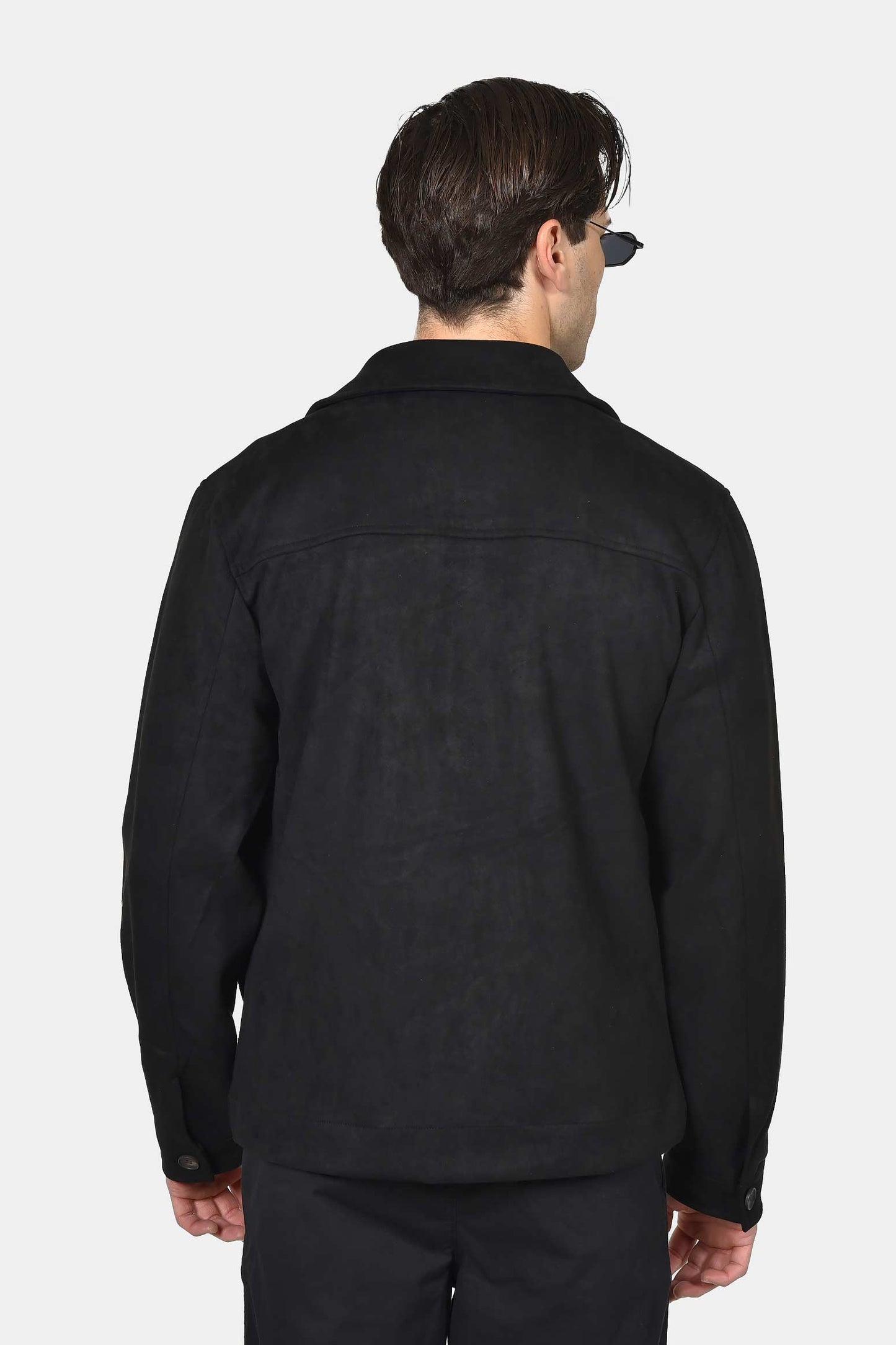 ανδρικό-overshirt-με-suede-υφή-και-τσέπες-στο-πλάι