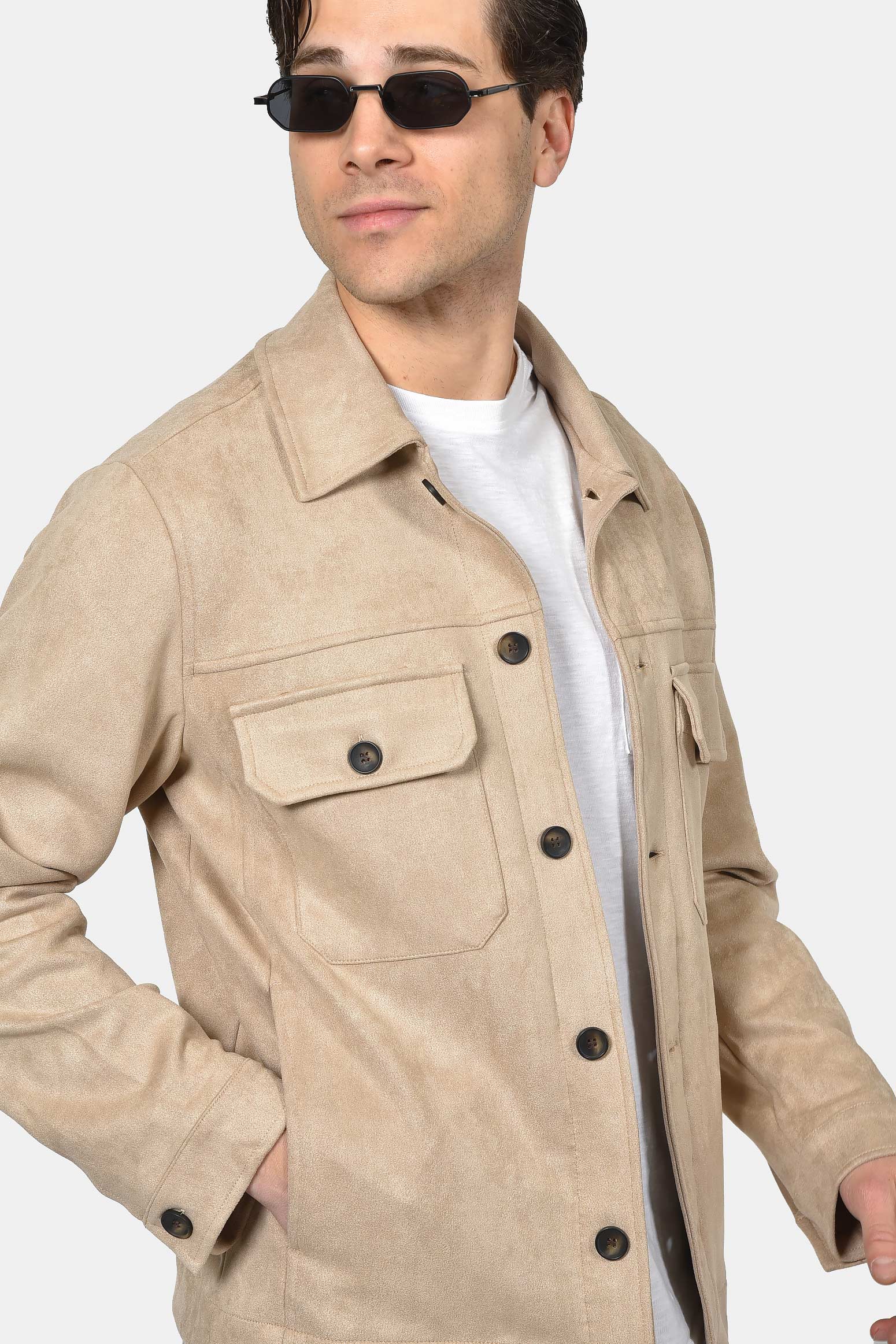ανδρικό-overshirt-με-suede-υφή-και-τσέπες-στο-πλάι
