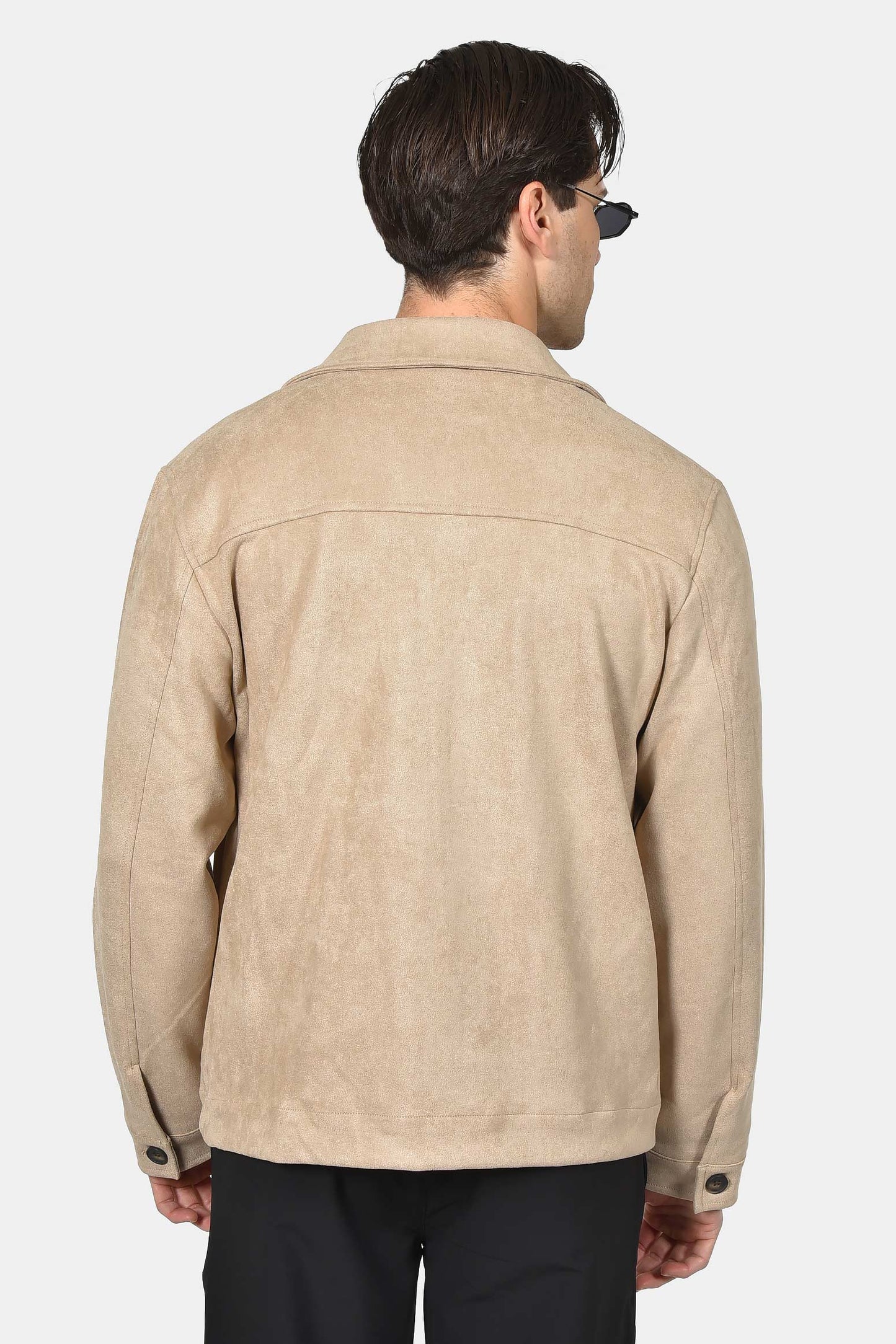 ανδρικό-overshirt-με-suede-υφή-και-τσέπες-στο-πλάι
