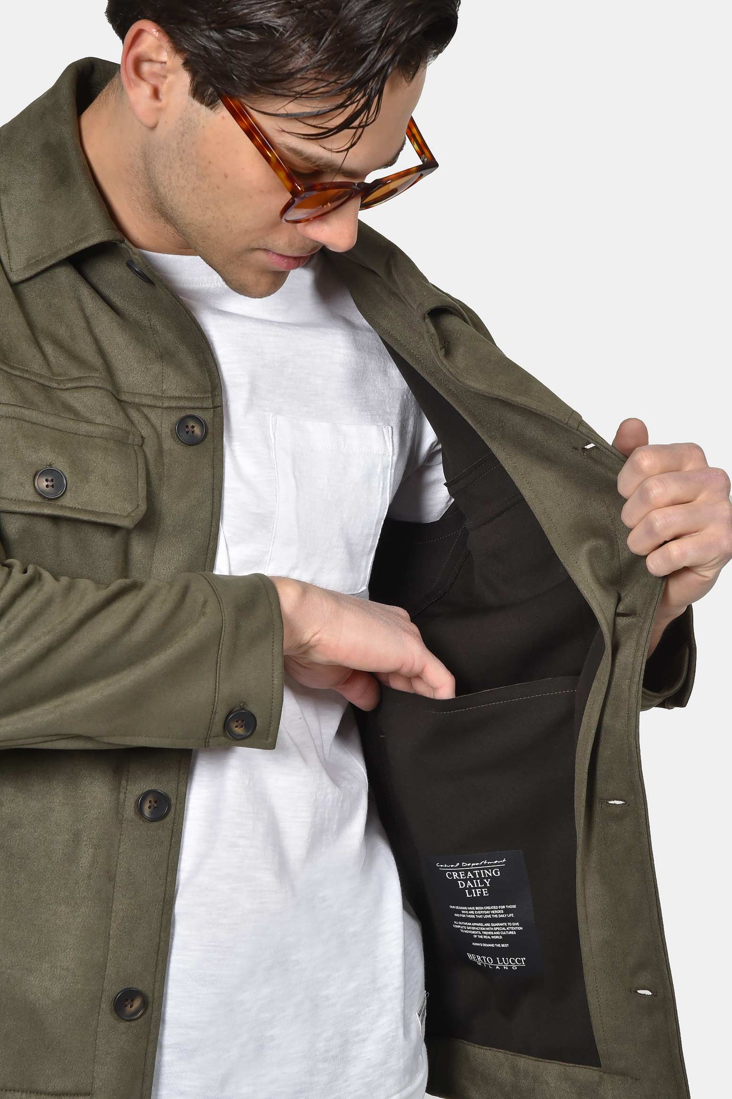 ανδρικό-overshirt-με-suede-υφή-και-τσέπες-στο-πλάι