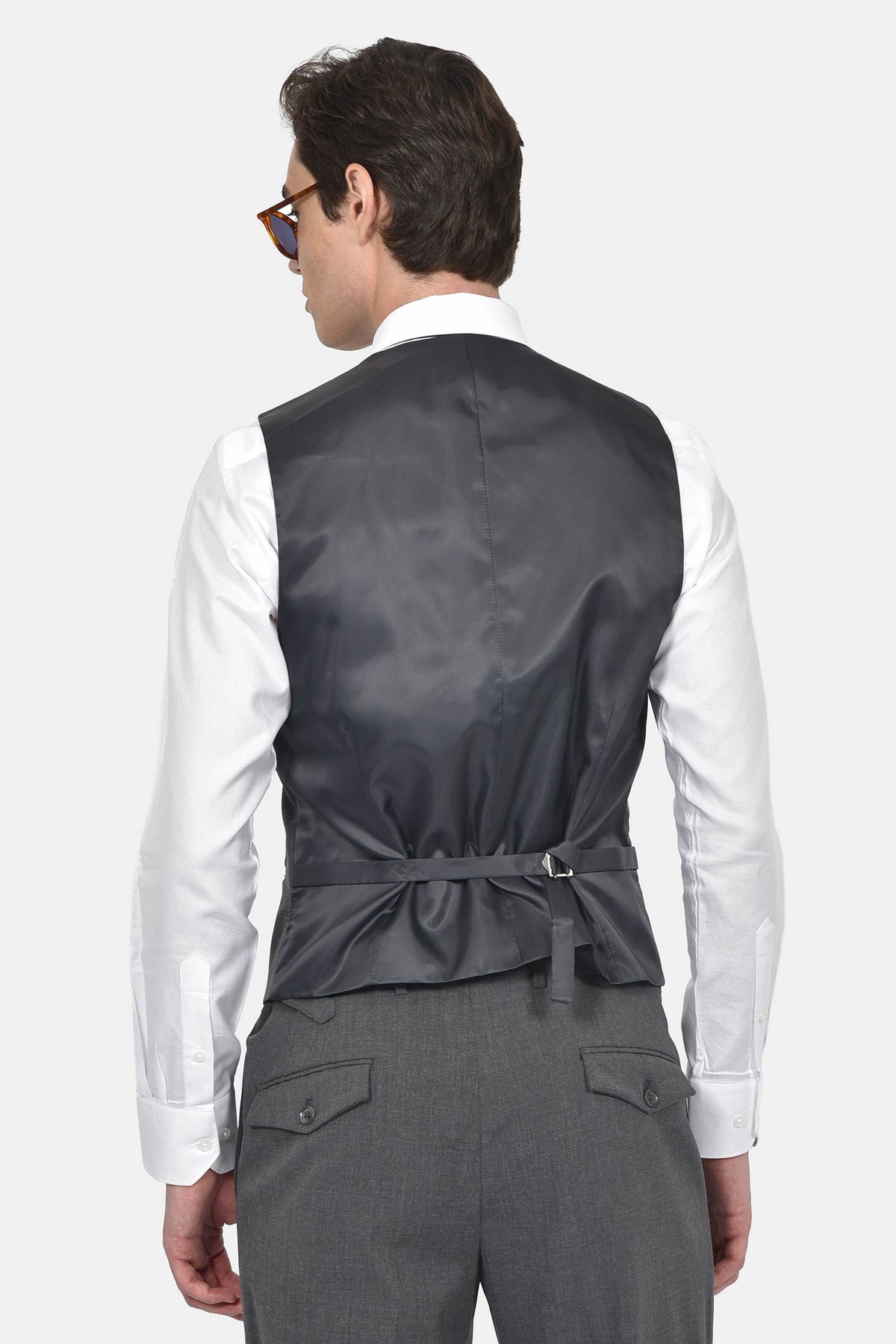 ανδρικό-γιλέκο-slim-fit-με-ζωνάκι-ρύθμισης-στην-πλάτη-&-σατινέ-φινίρισμα-για-επίσημες-εμφανίσεις